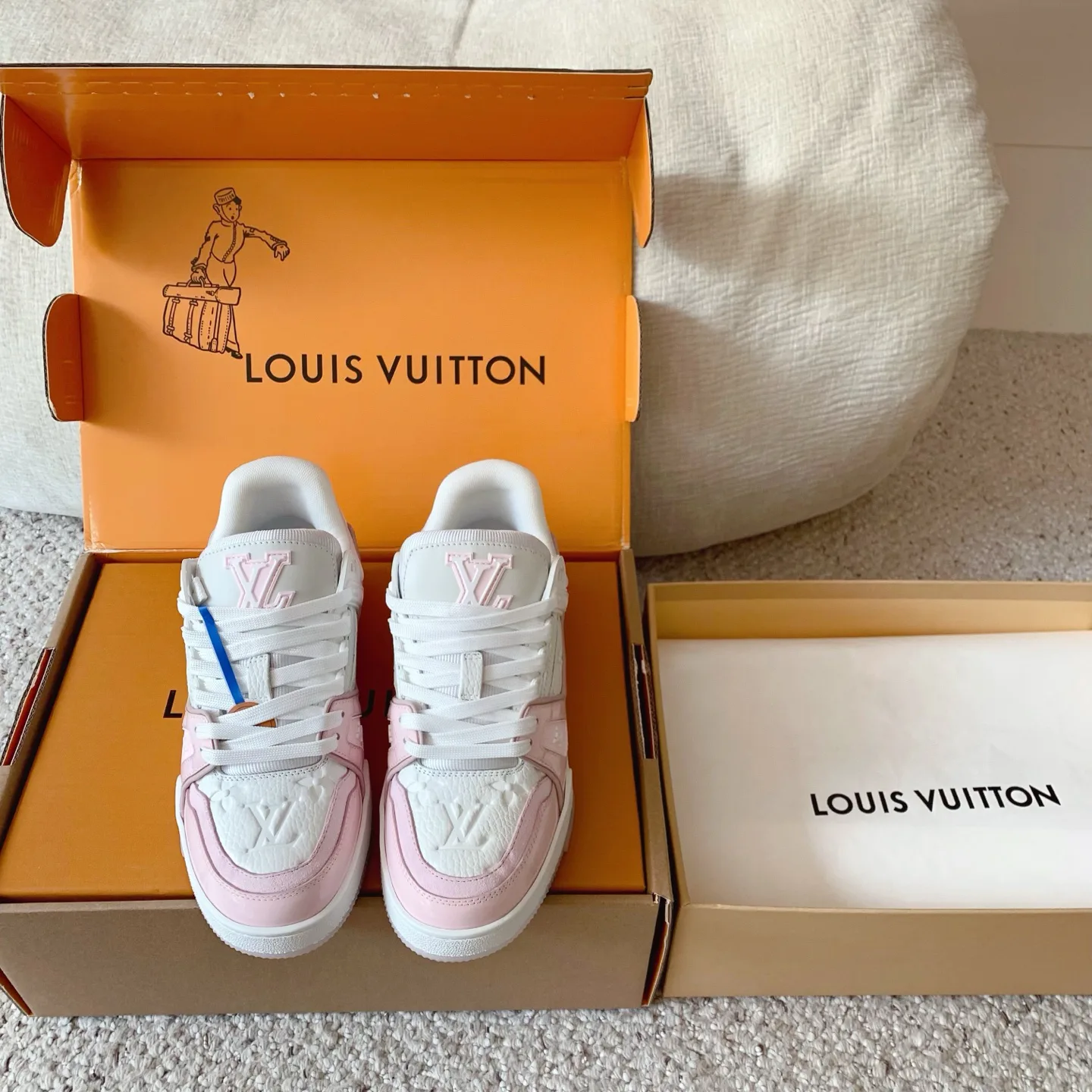 Кроссовки Женские Louis Vuitton 18375815
