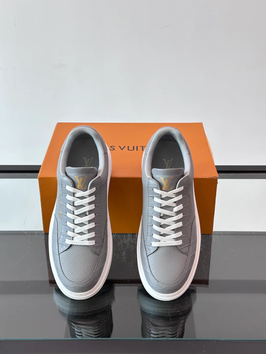 Кроссовки Женские Louis Vuitton 18400576