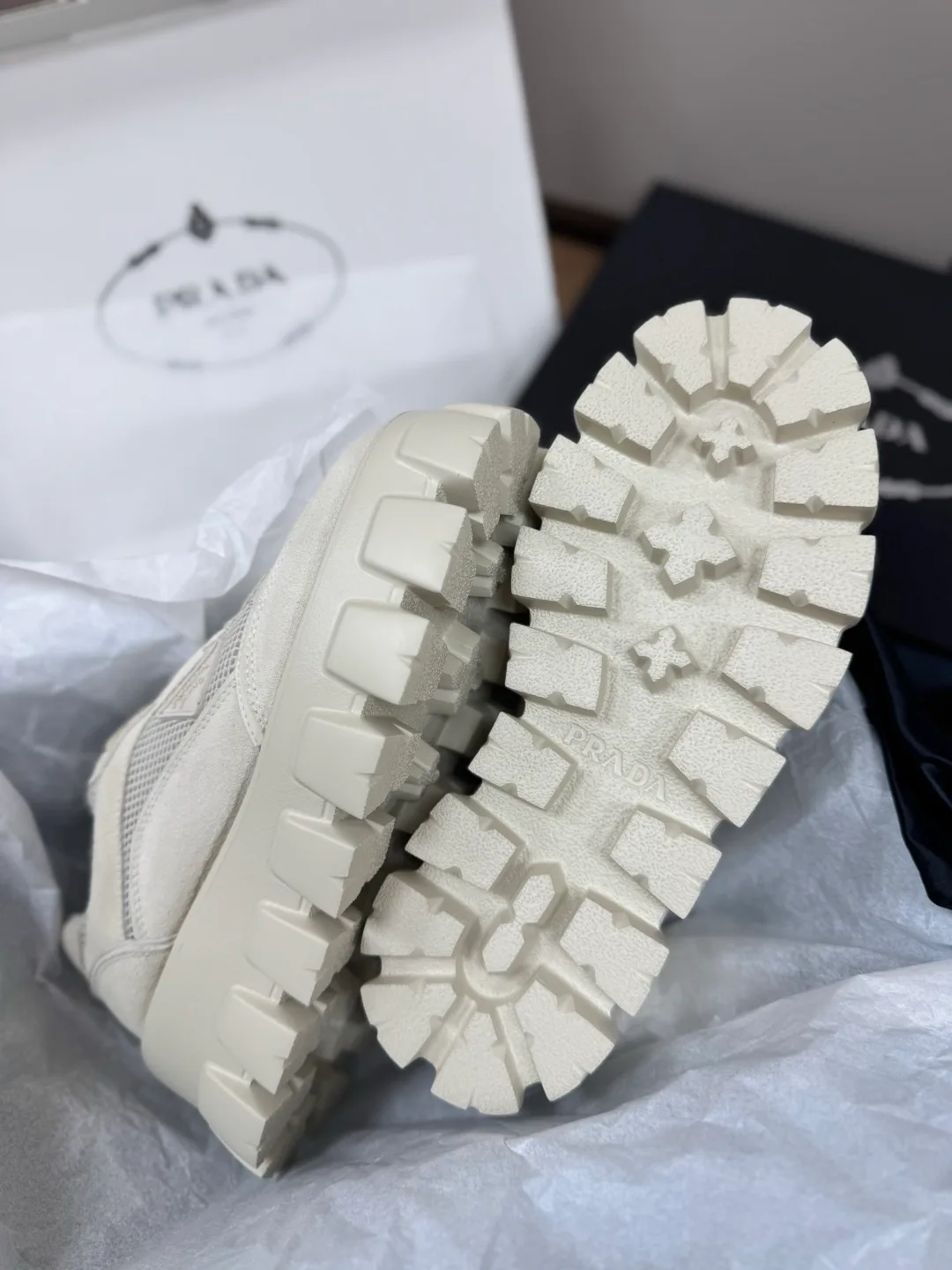 Кроссовки Женские Prada 18554593