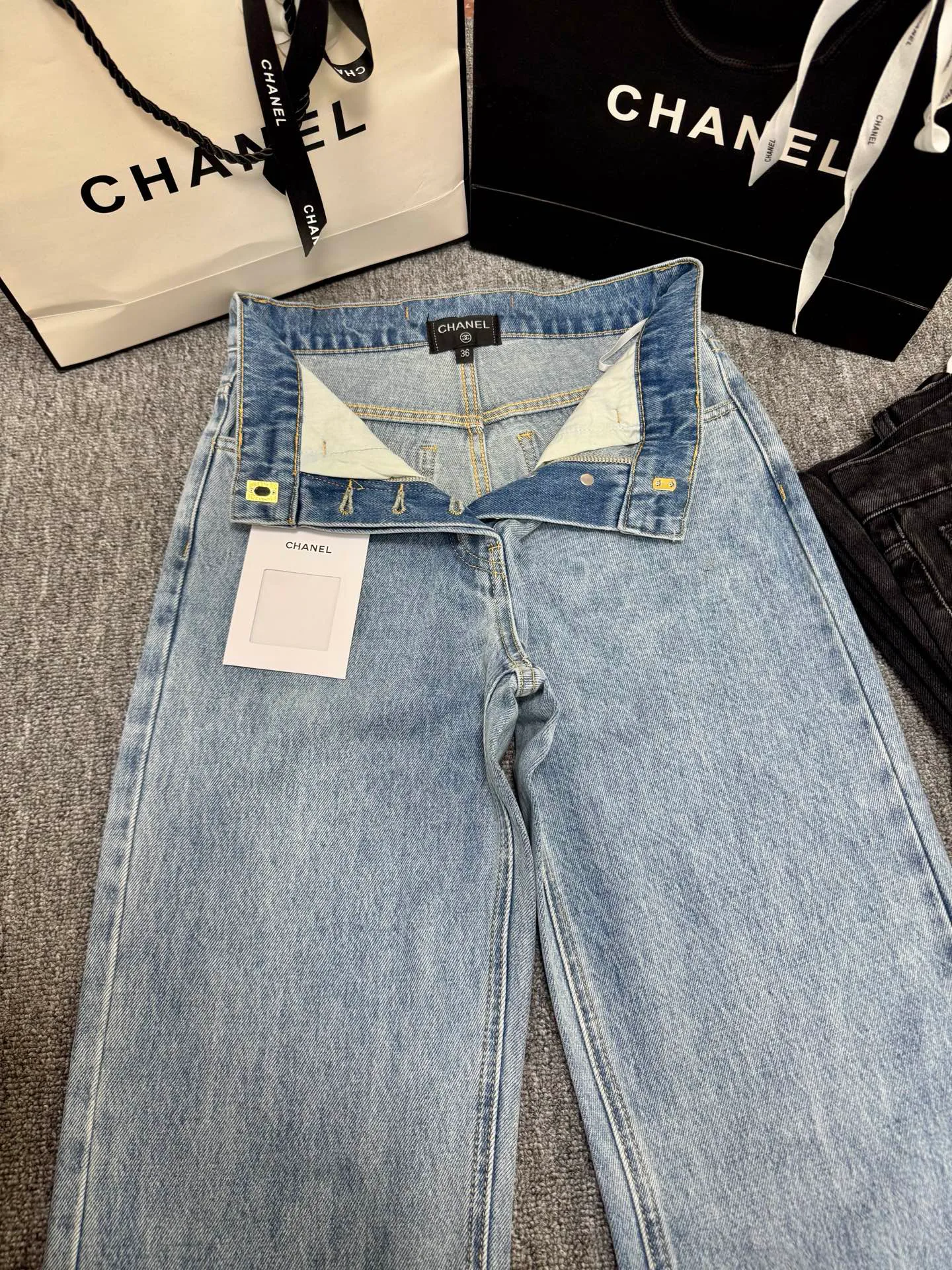 Джинсы Женские Chanel 13416835