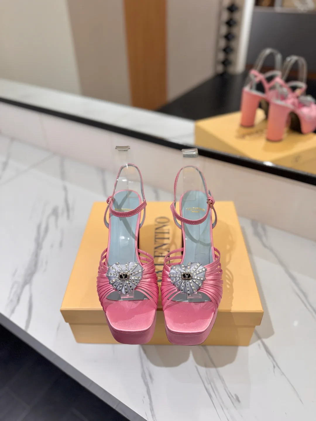 Босоножки Женские Valentino 18134891