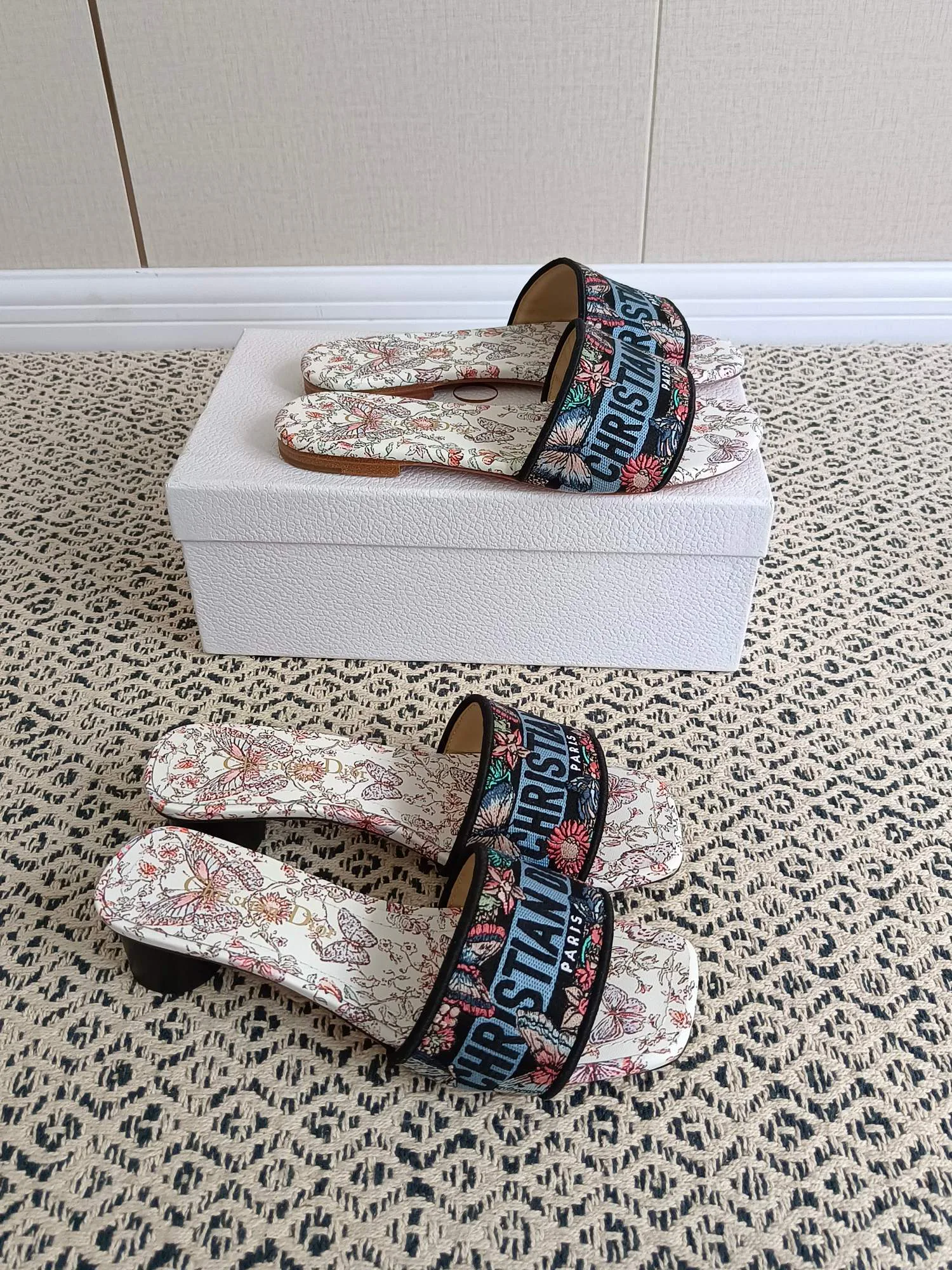 Шлепанцы Женские Christian Dior 17998141