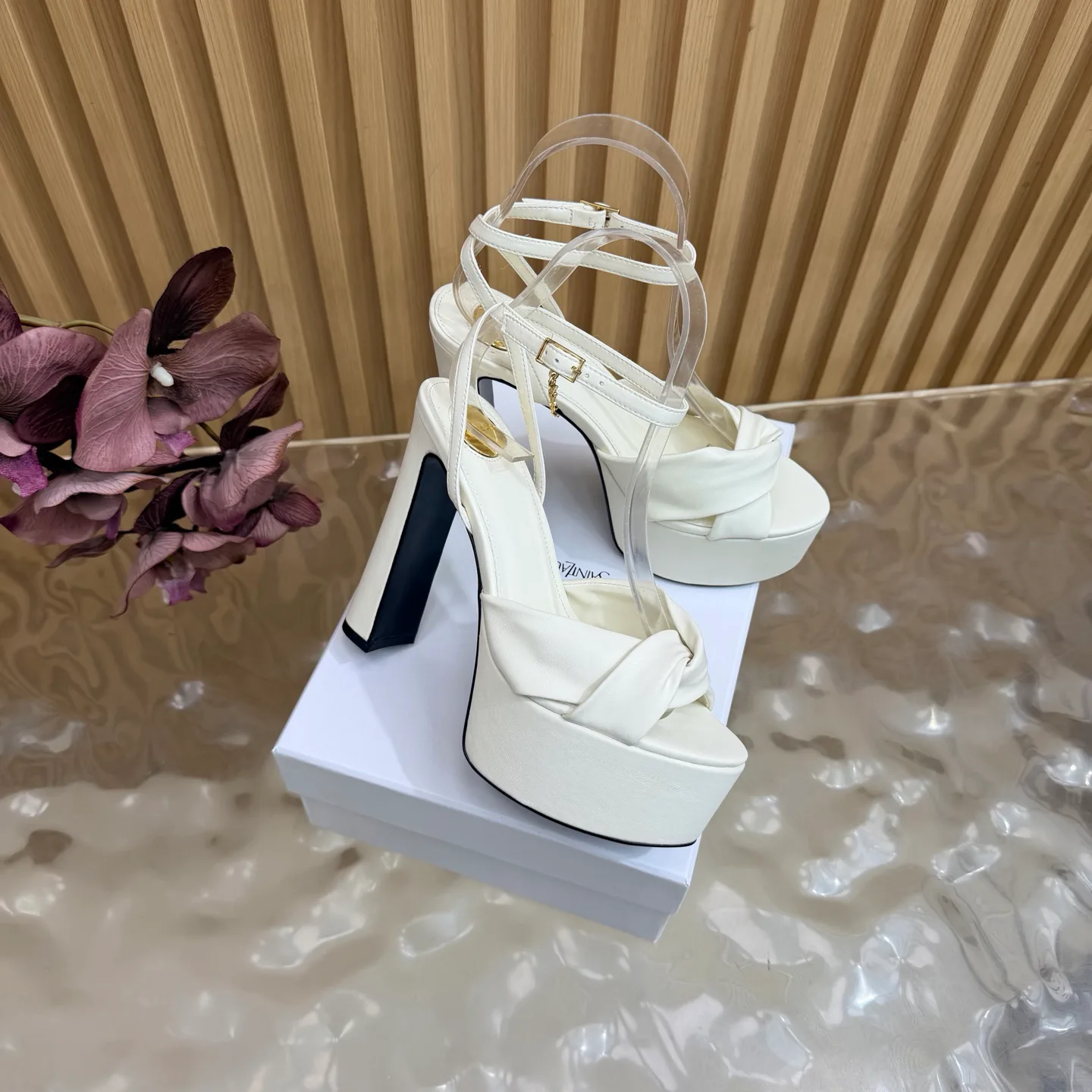 Босоножки Женские Saint Laurent 18235640