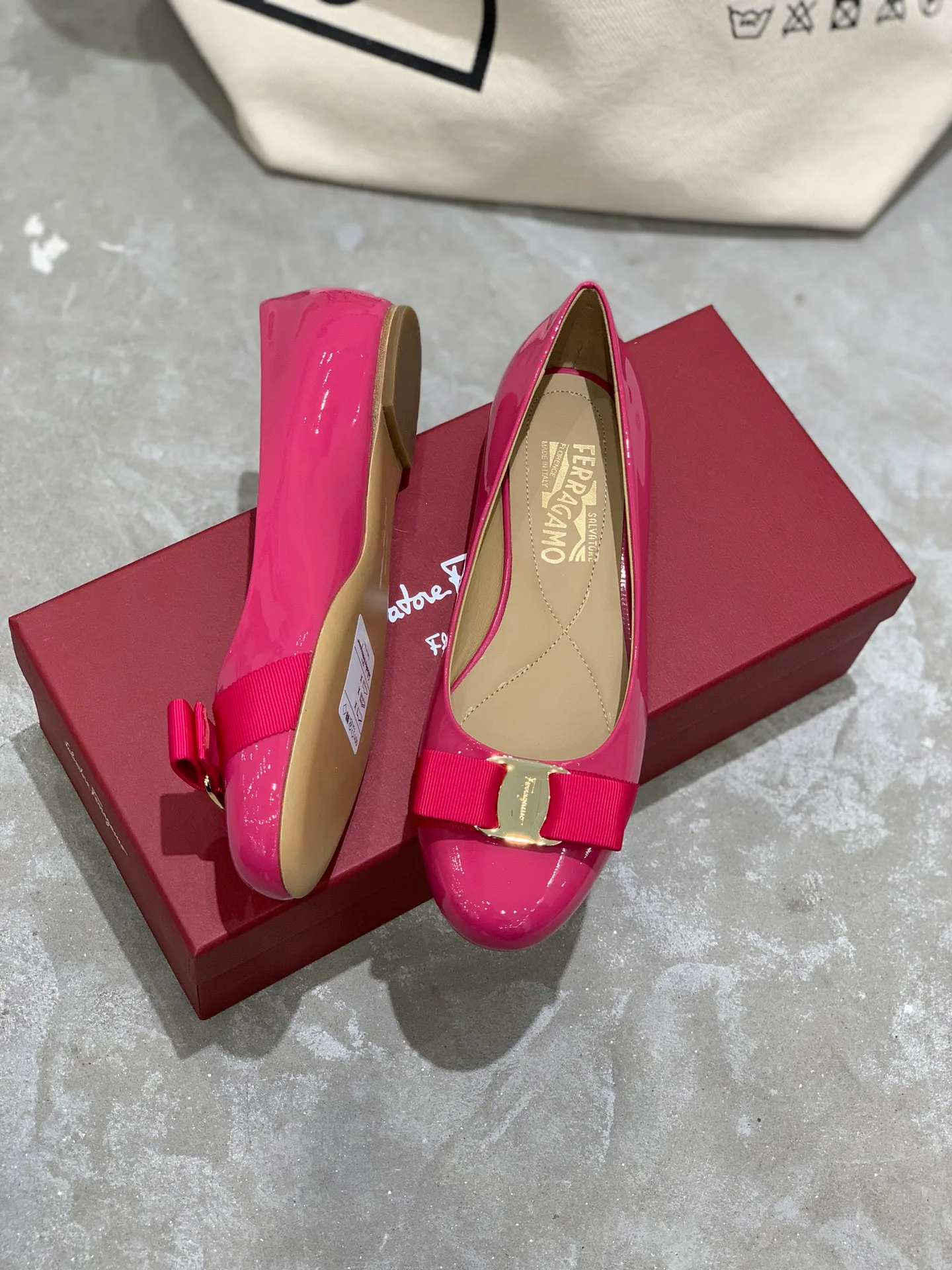 Балетки Женские Salvatore Ferragamo 18340646