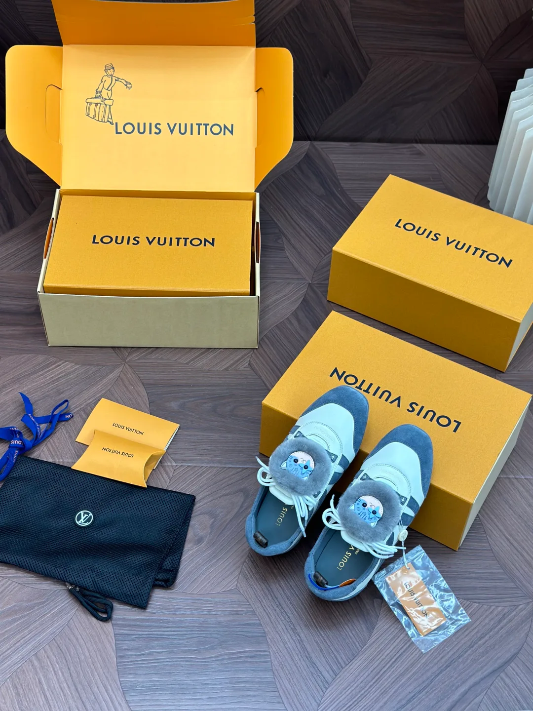 Кроссовки Женские Louis Vuitton 18794139