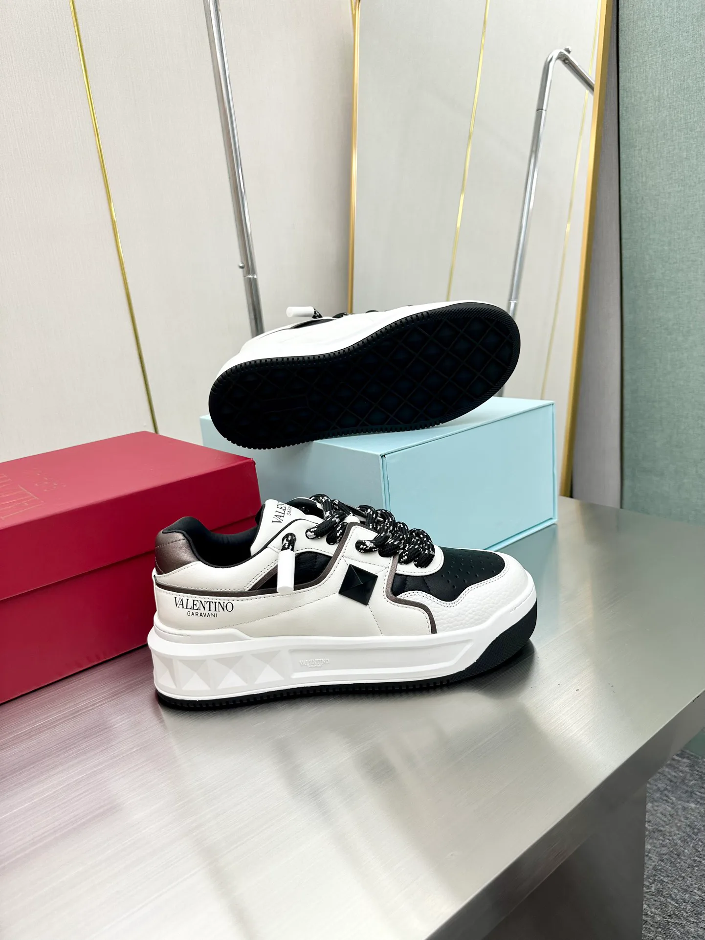 Кроссовки Женские Valentino 17955024