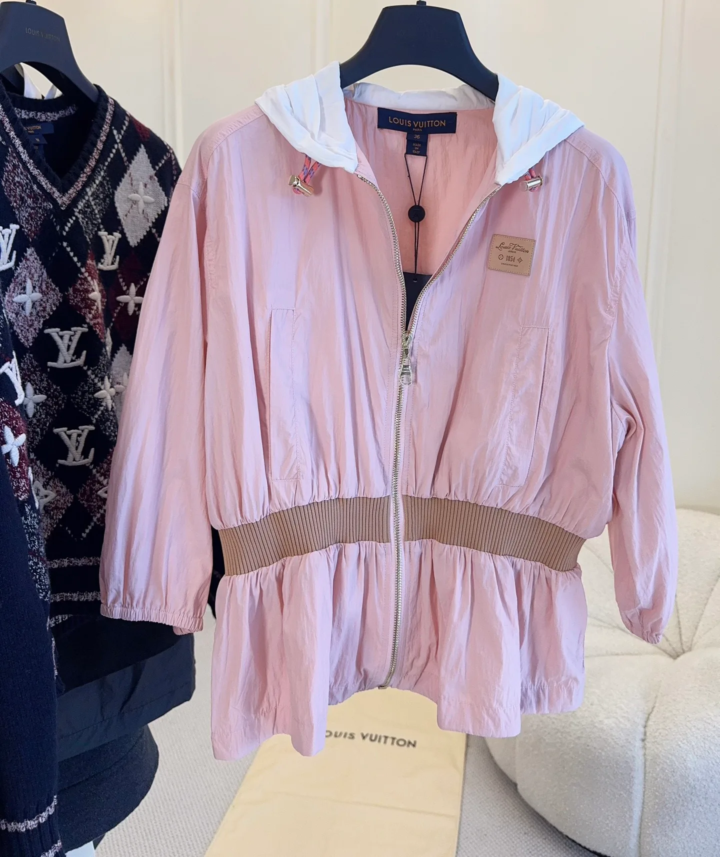 Куртки И Пуховики Женские Louis Vuitton 18923708
