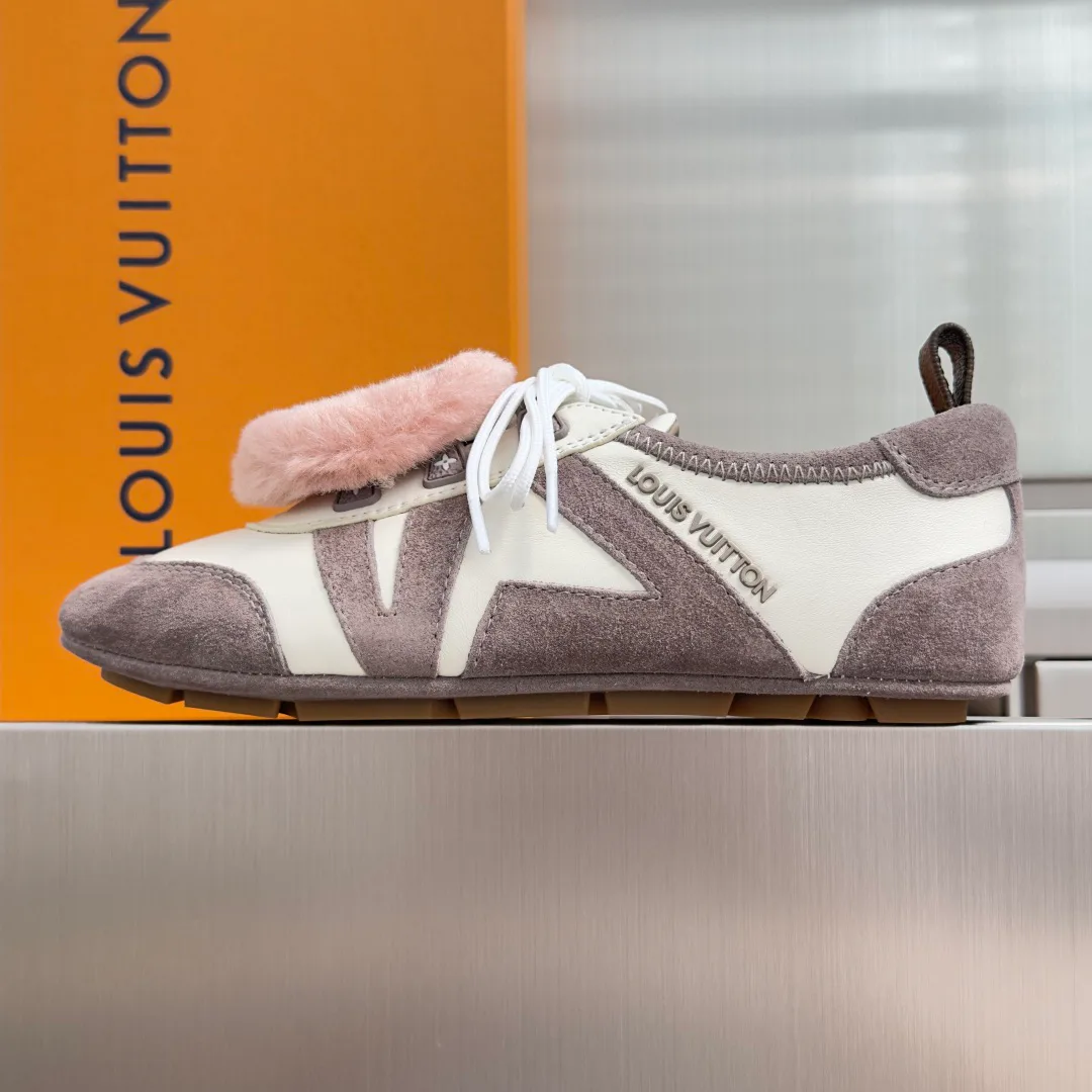 Кроссовки Женские Louis Vuitton 18083489