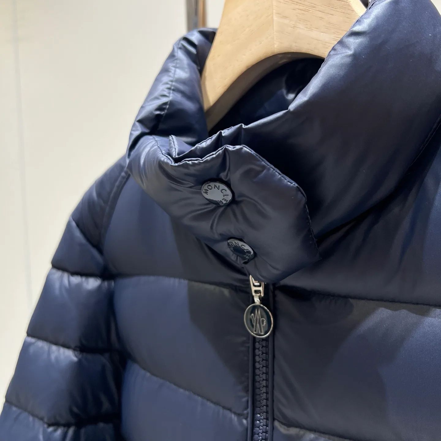Куртки И Пуховики Женские Moncler 18284058