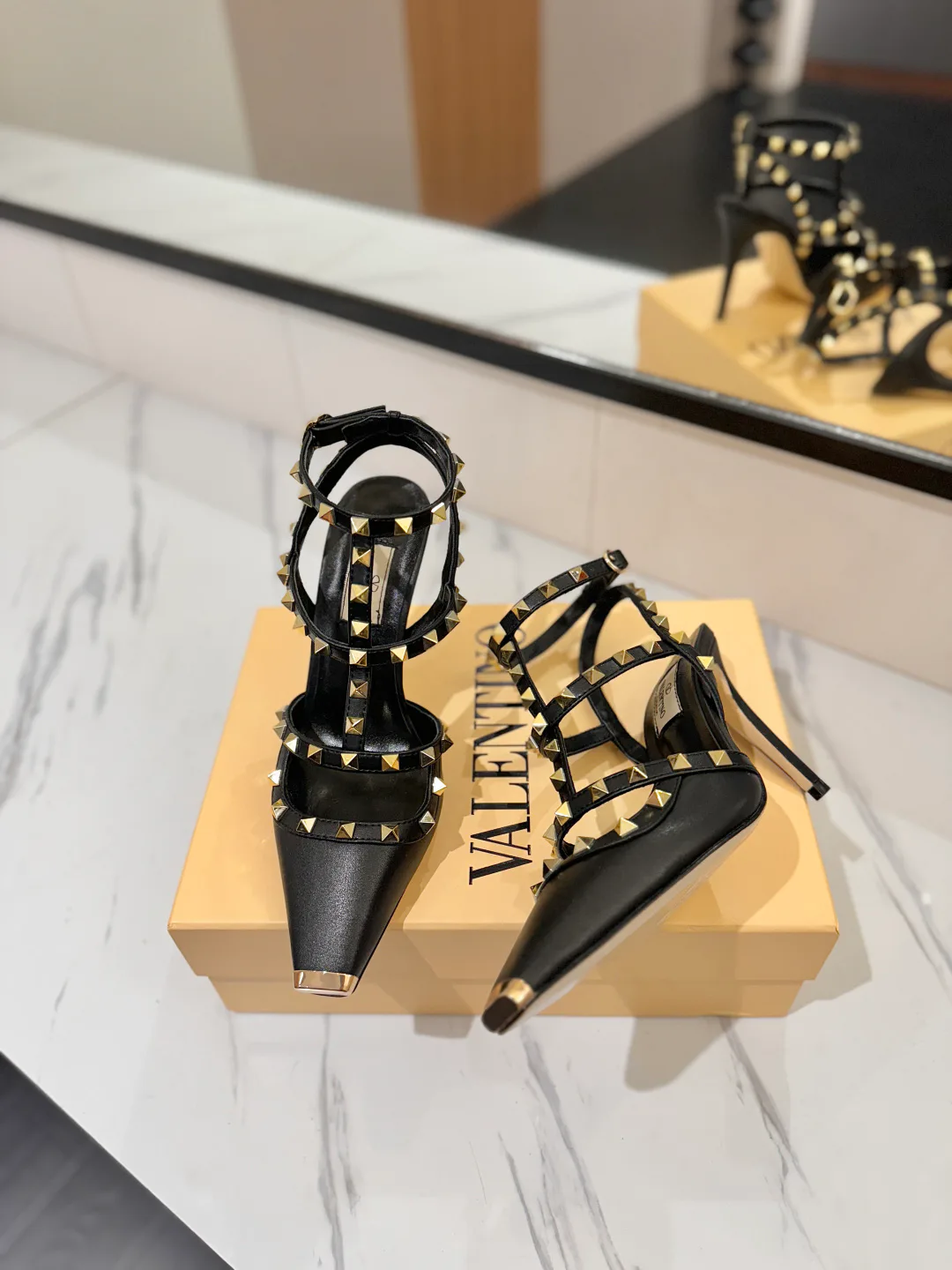 Босоножки Женские Valentino 17366654