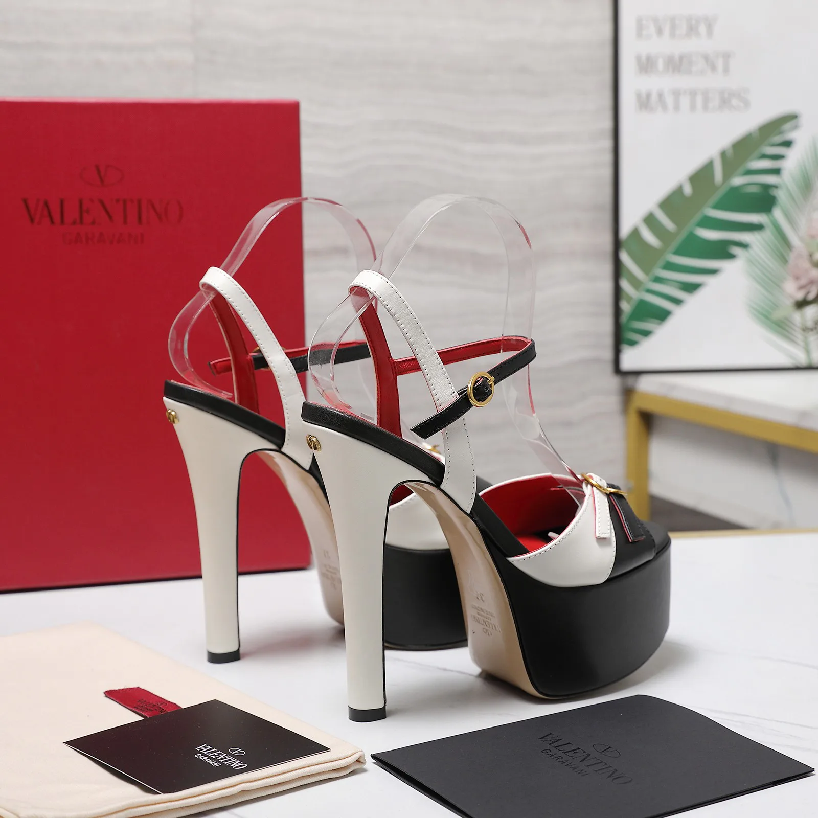 Босоножки Женские Valentino 13542418