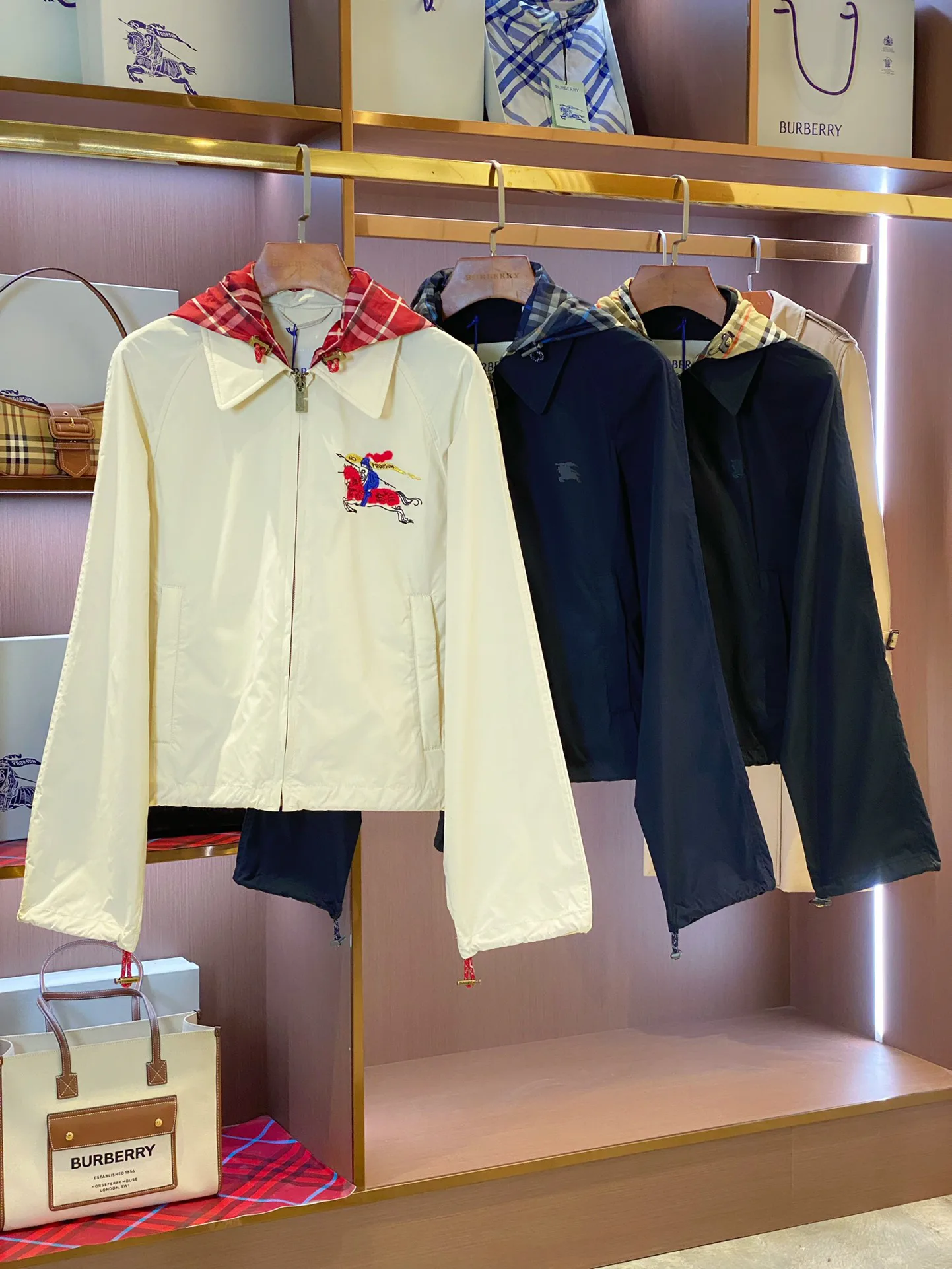 Куртки И Пуховики Женские Burberry 11697866