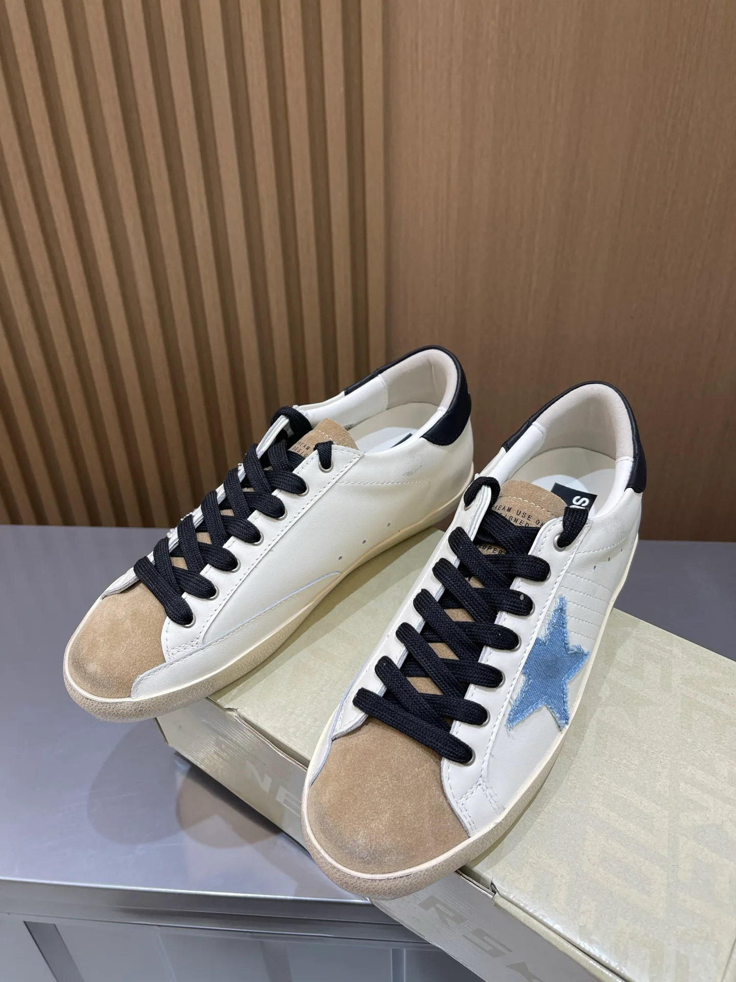 Кроссовки Женские Golden Goose 19466445