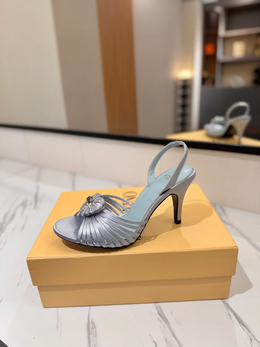 Босоножки Женские Valentino 18134885