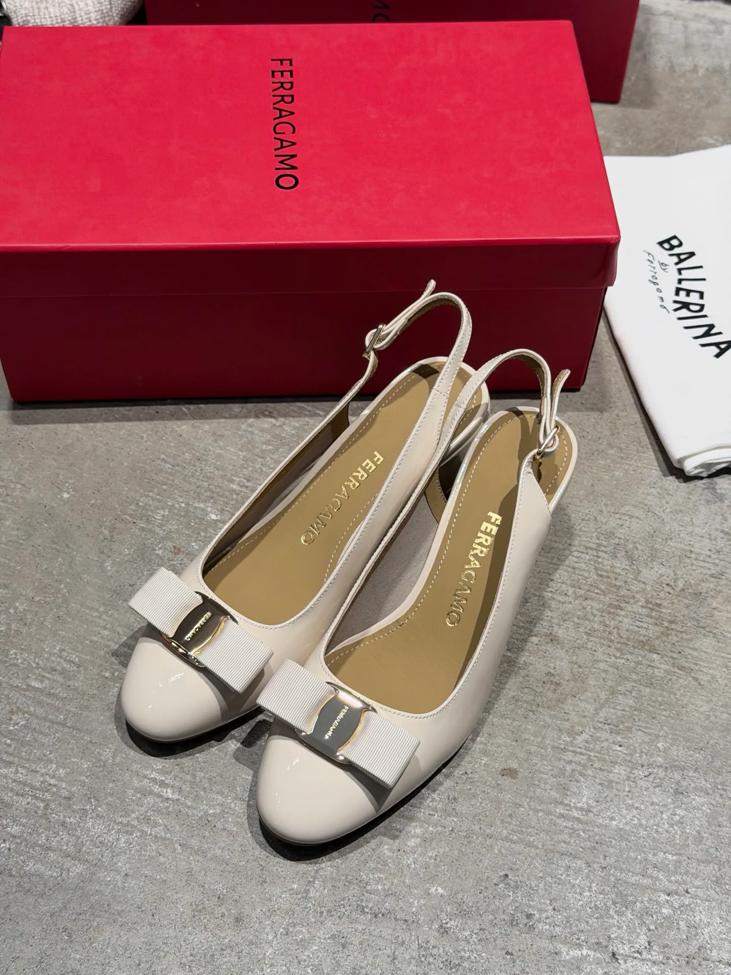 Туфли Женские Salvatore Ferragamo 17642597