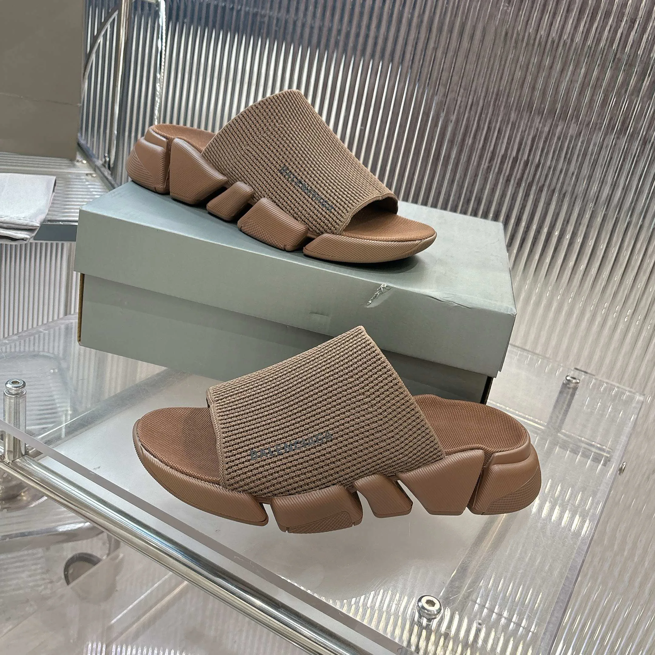 Шлепанцы Женские Balenciaga 17182654