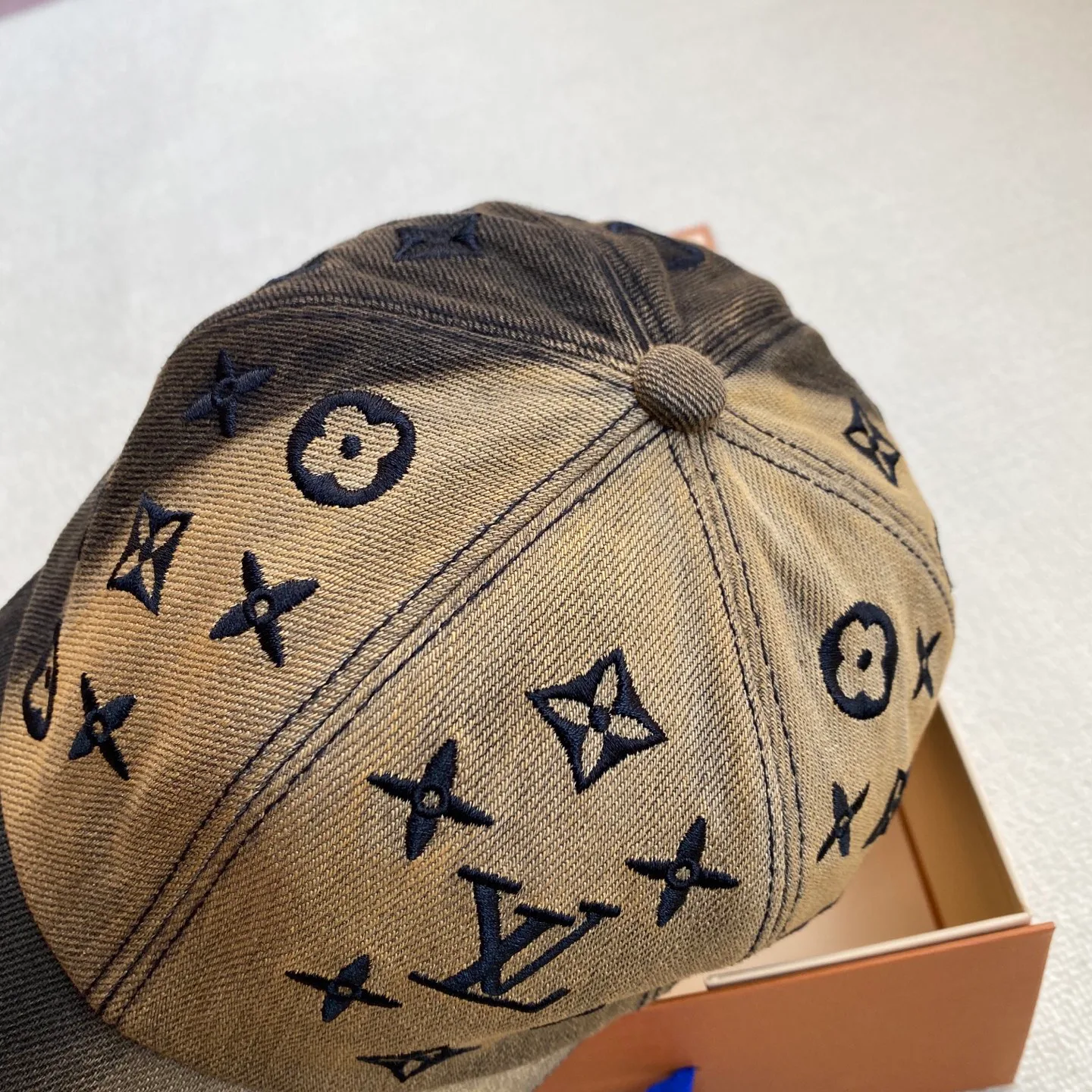 Головные Уборы Louis Vuitton 13302298