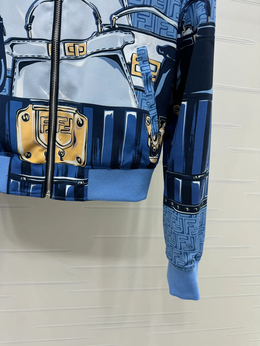 Куртки И Пуховики Женские Fendi 18333053