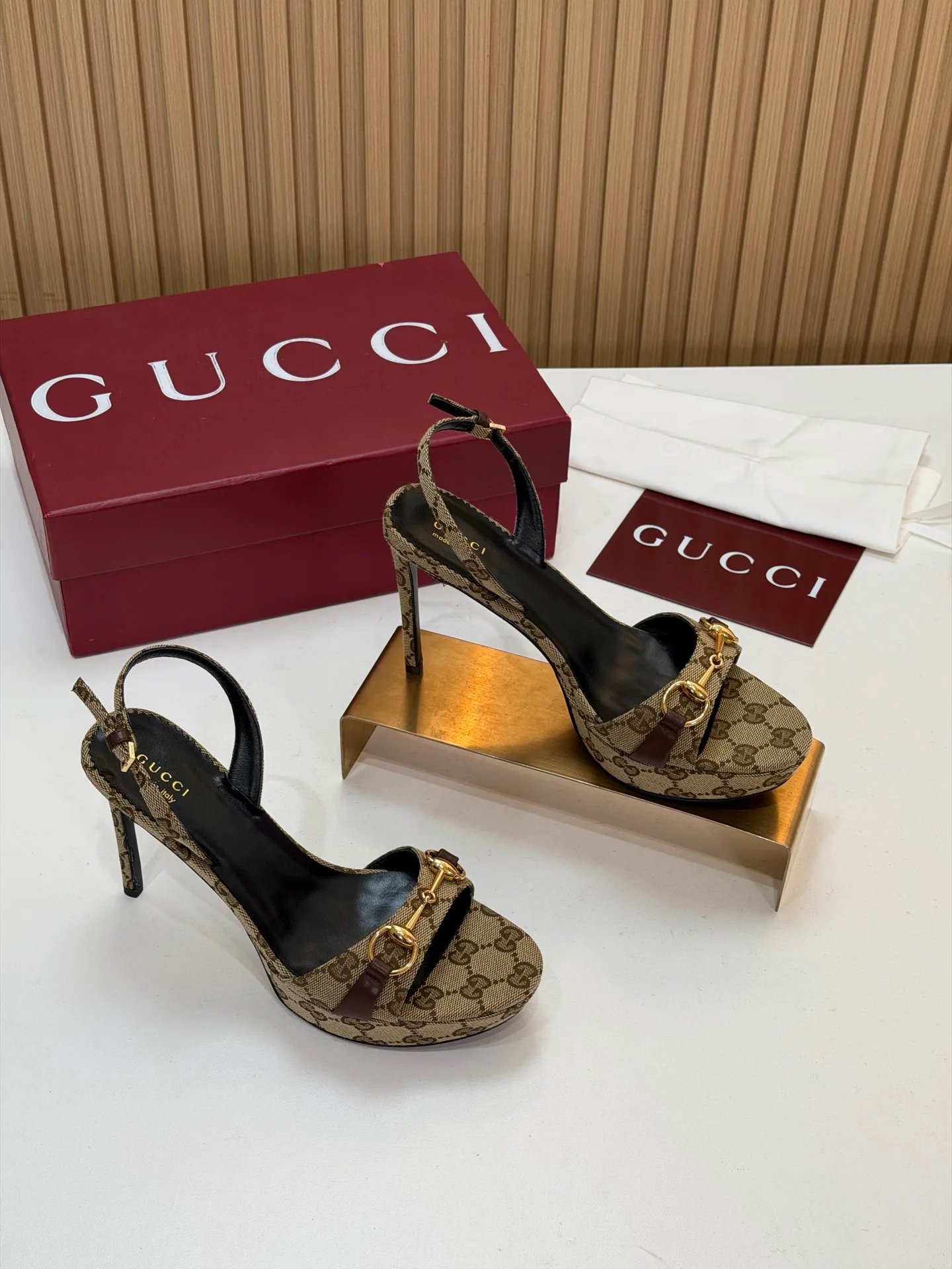 Босоножки Женские Gucci 18396265