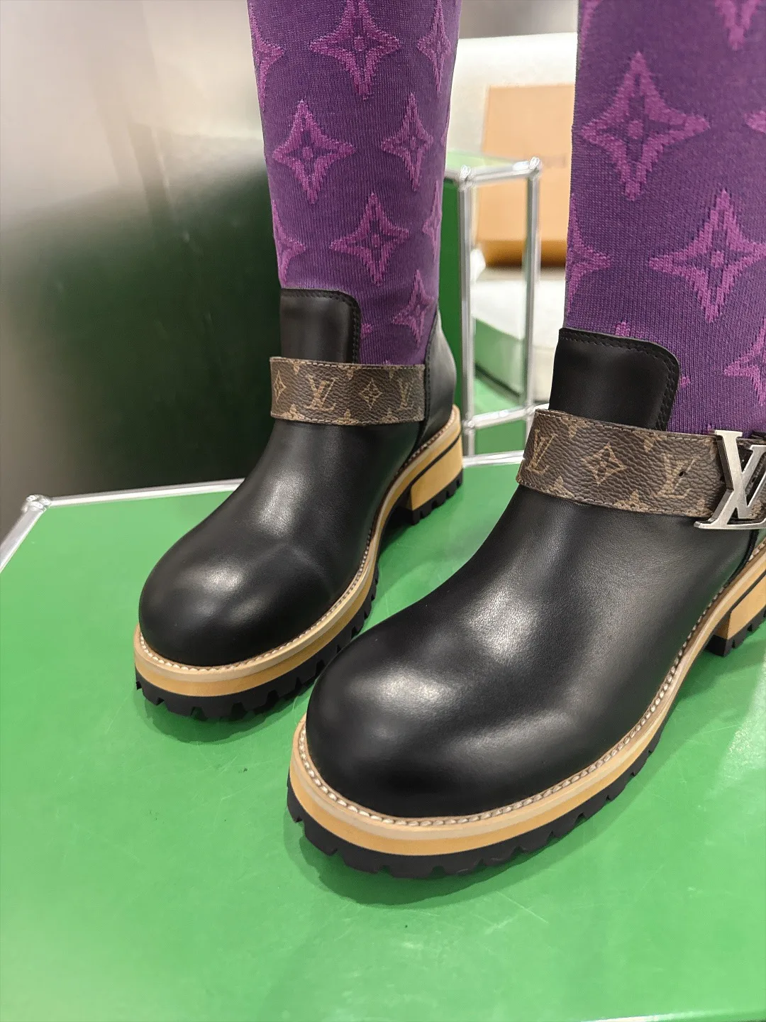 Сапоги Женские Louis Vuitton 18011659