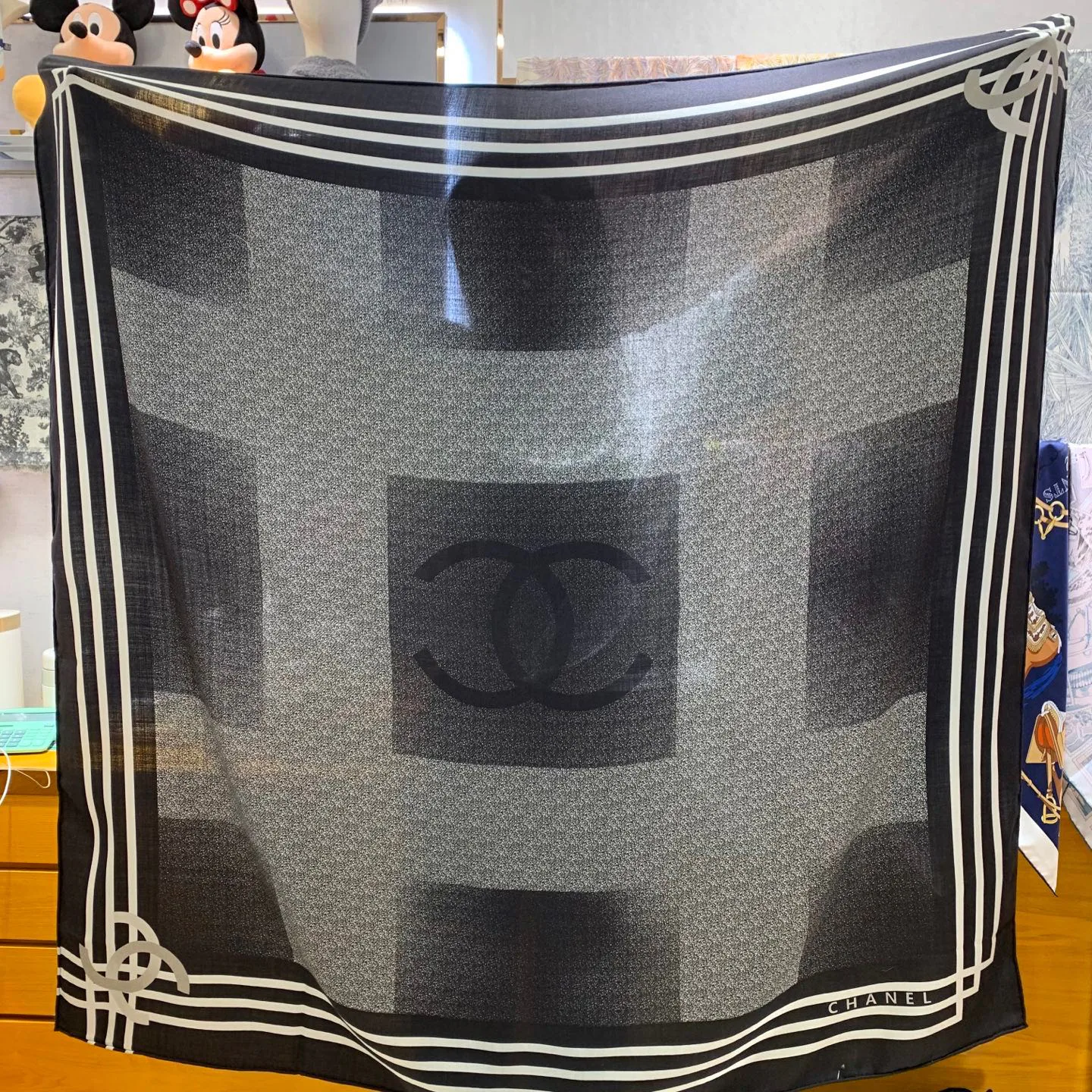 Шарфы Chanel 18673795