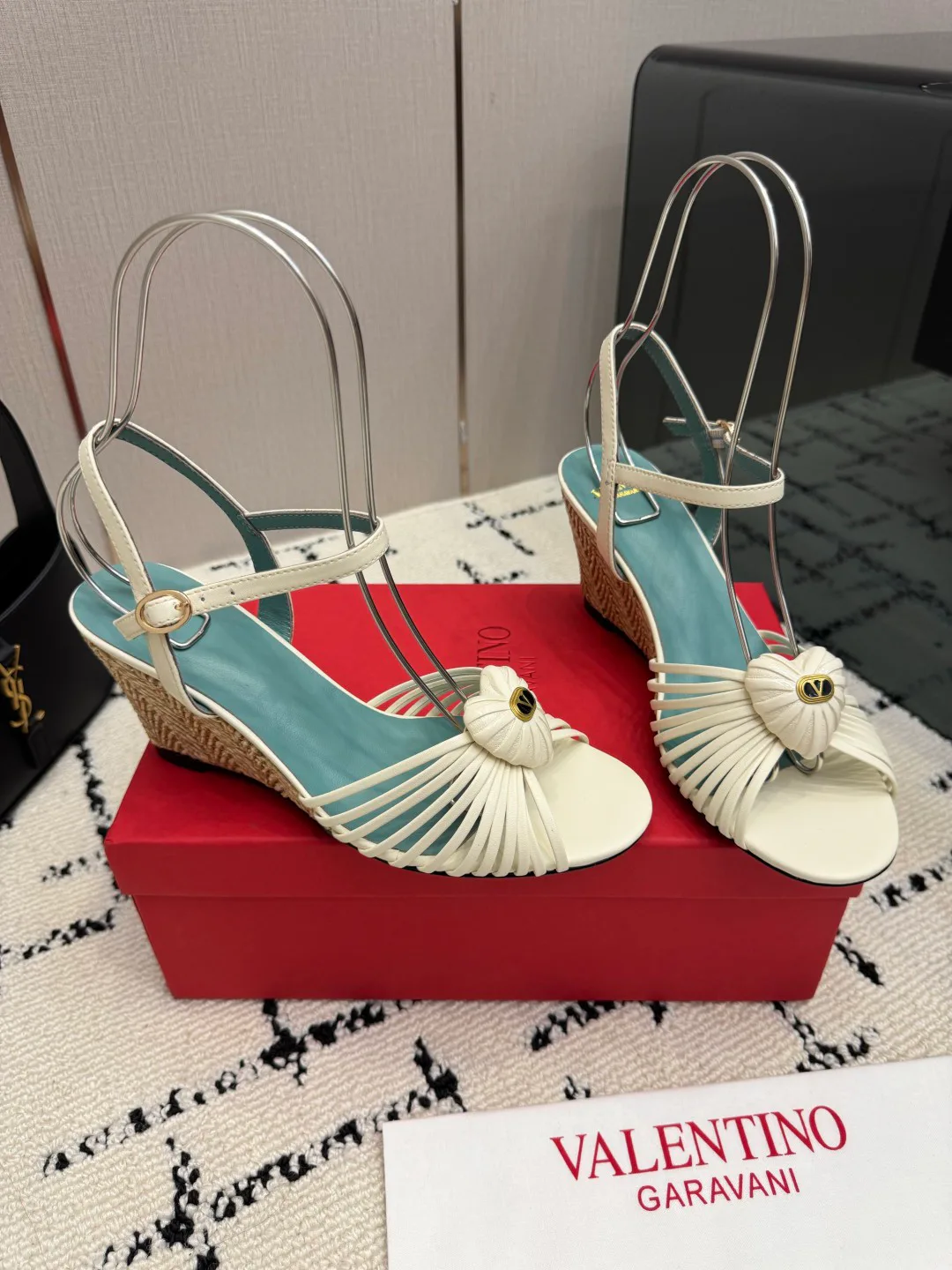 Босоножки Женские Valentino 18049001