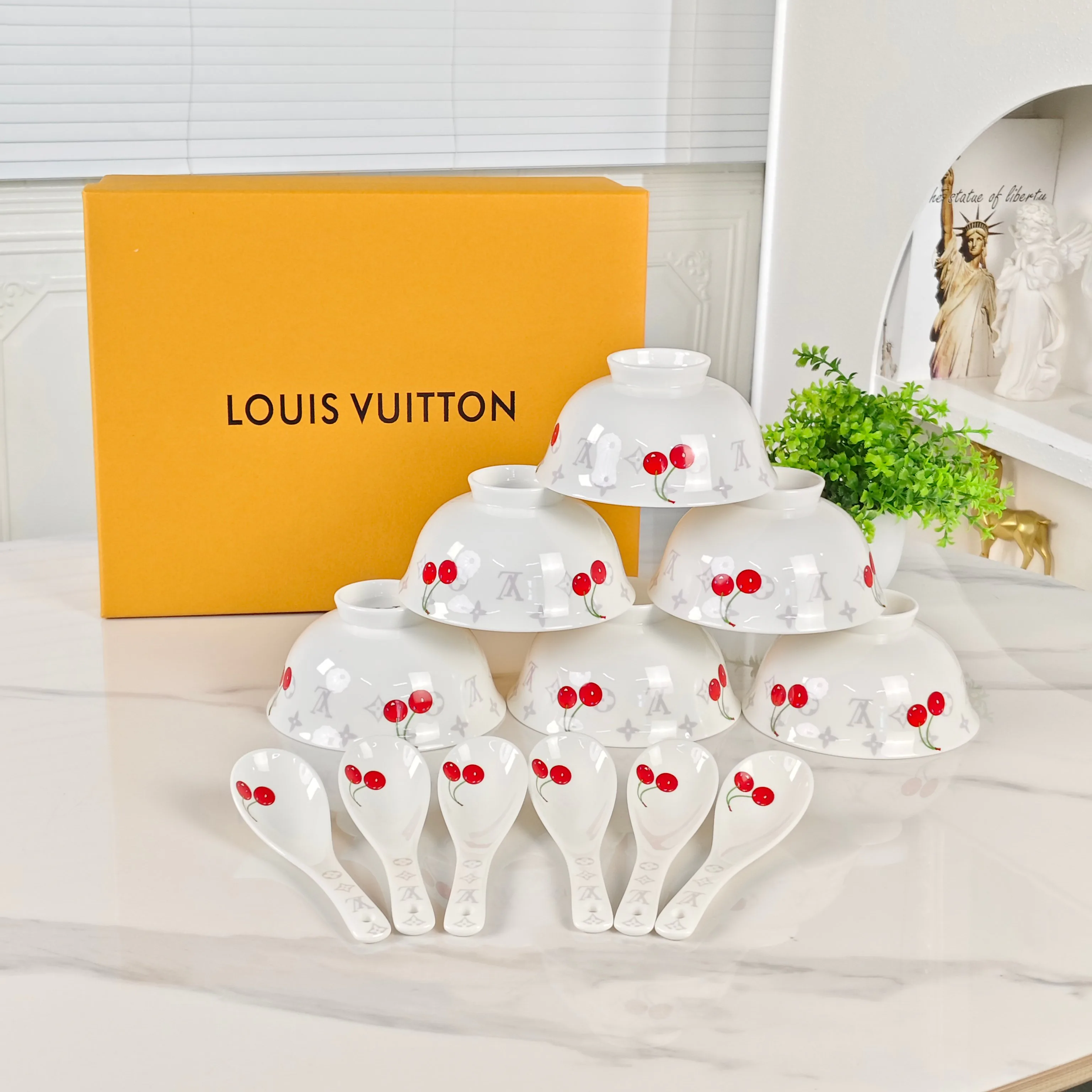 Посуда Louis Vuitton 1853379