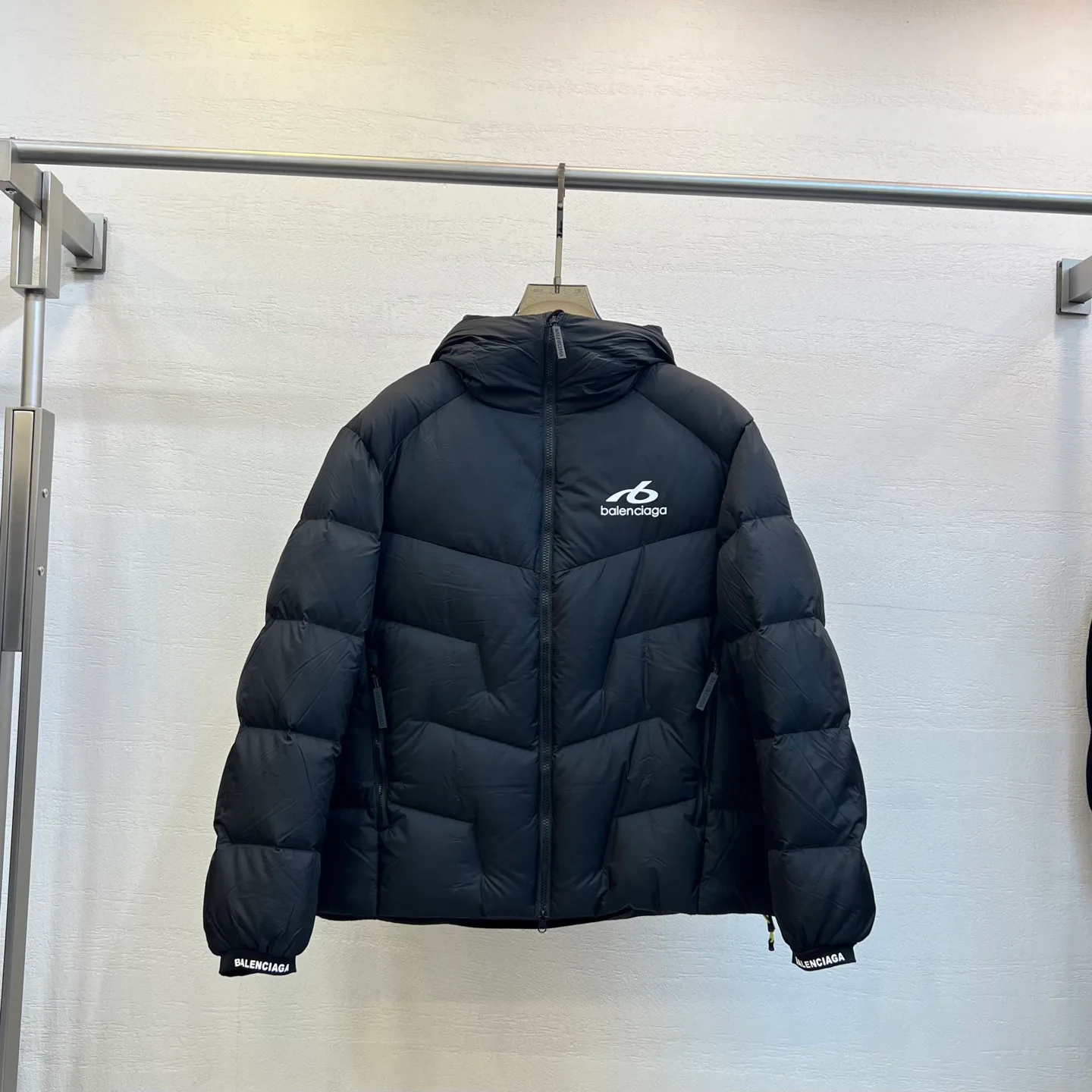 Куртки И Пуховики Женские Balenciaga 19283528