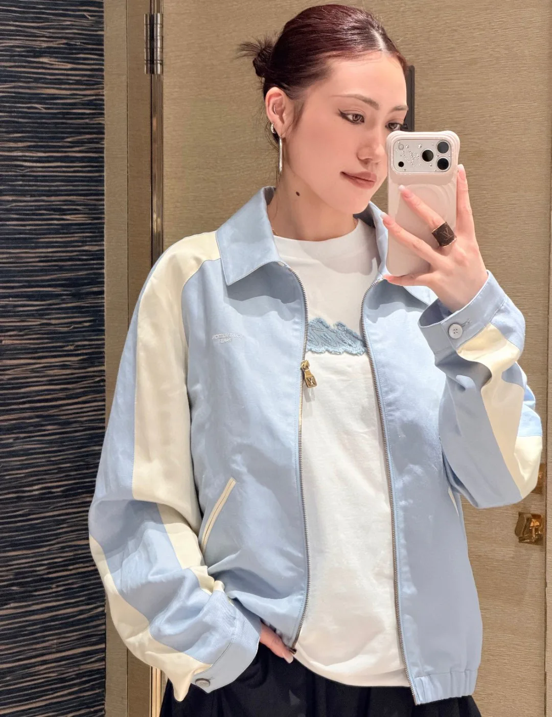 Куртки И Пуховики Женские Louis Vuitton 17339207