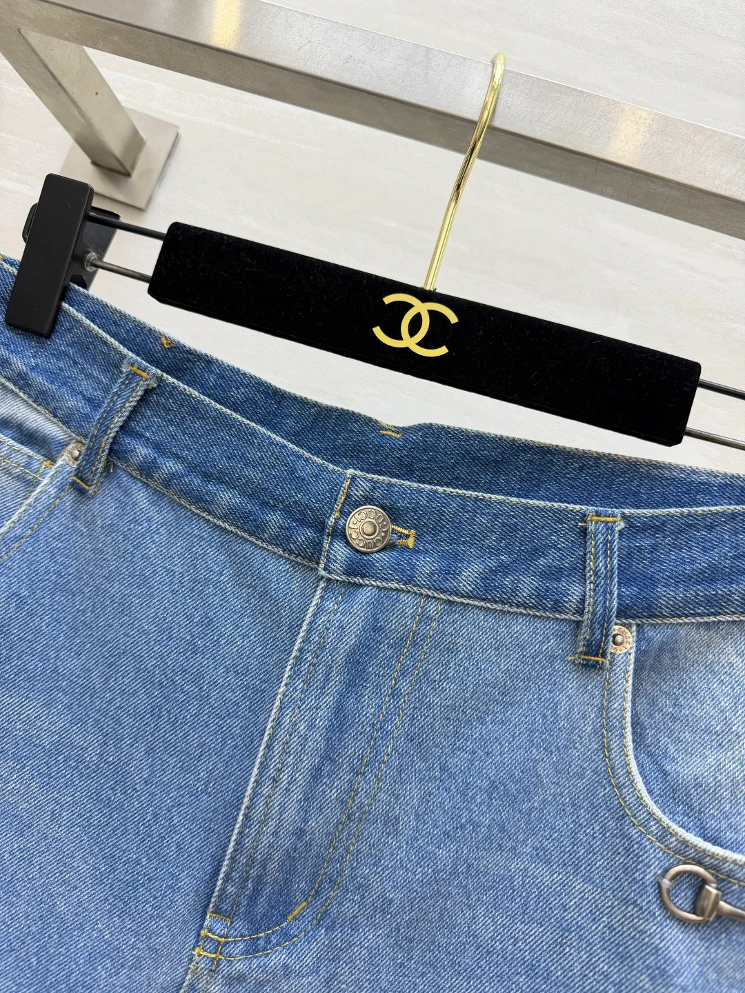 Джинсы Женские Gucci 19091693