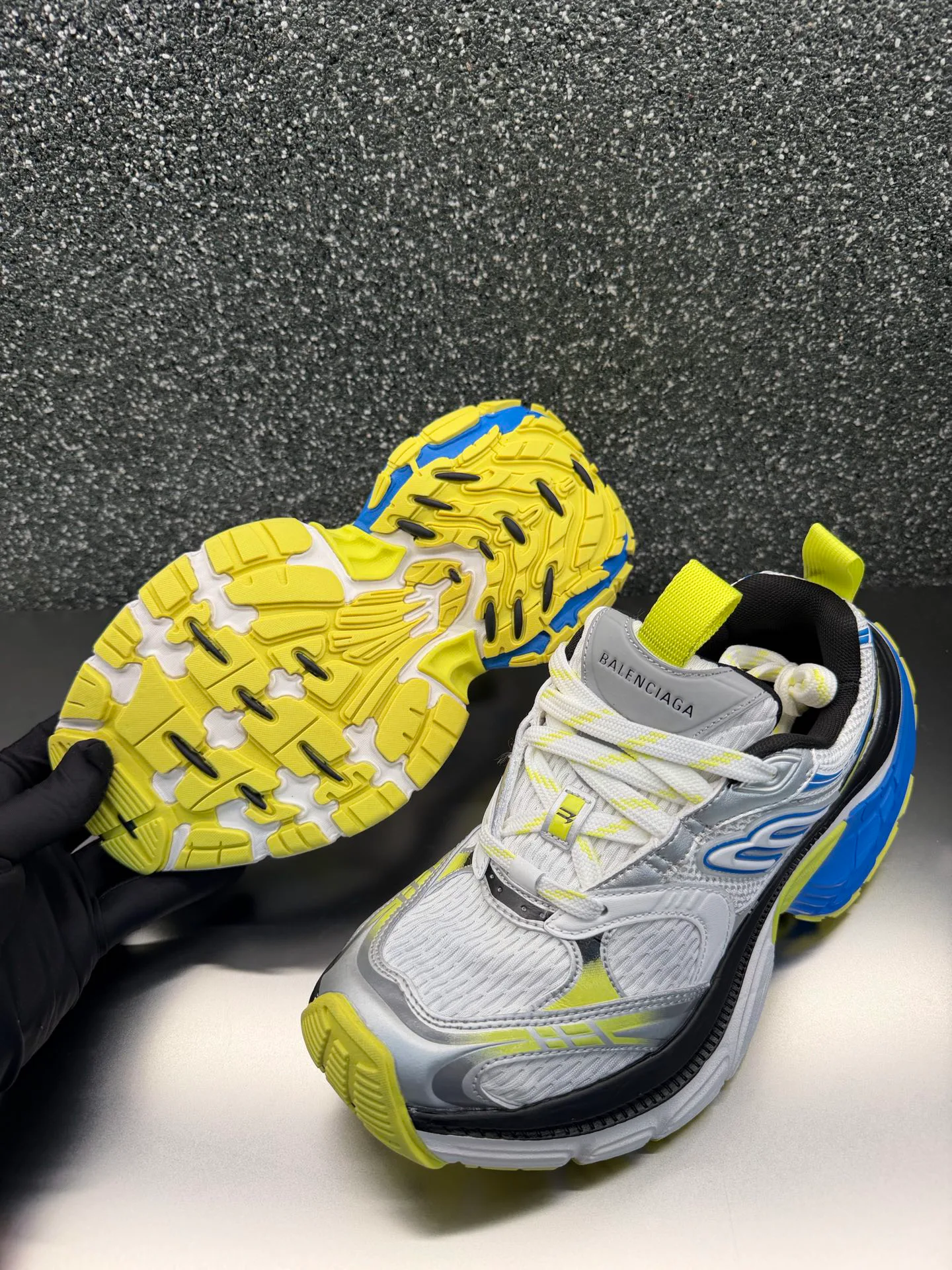 Кроссовки Женские Balenciaga 11704839