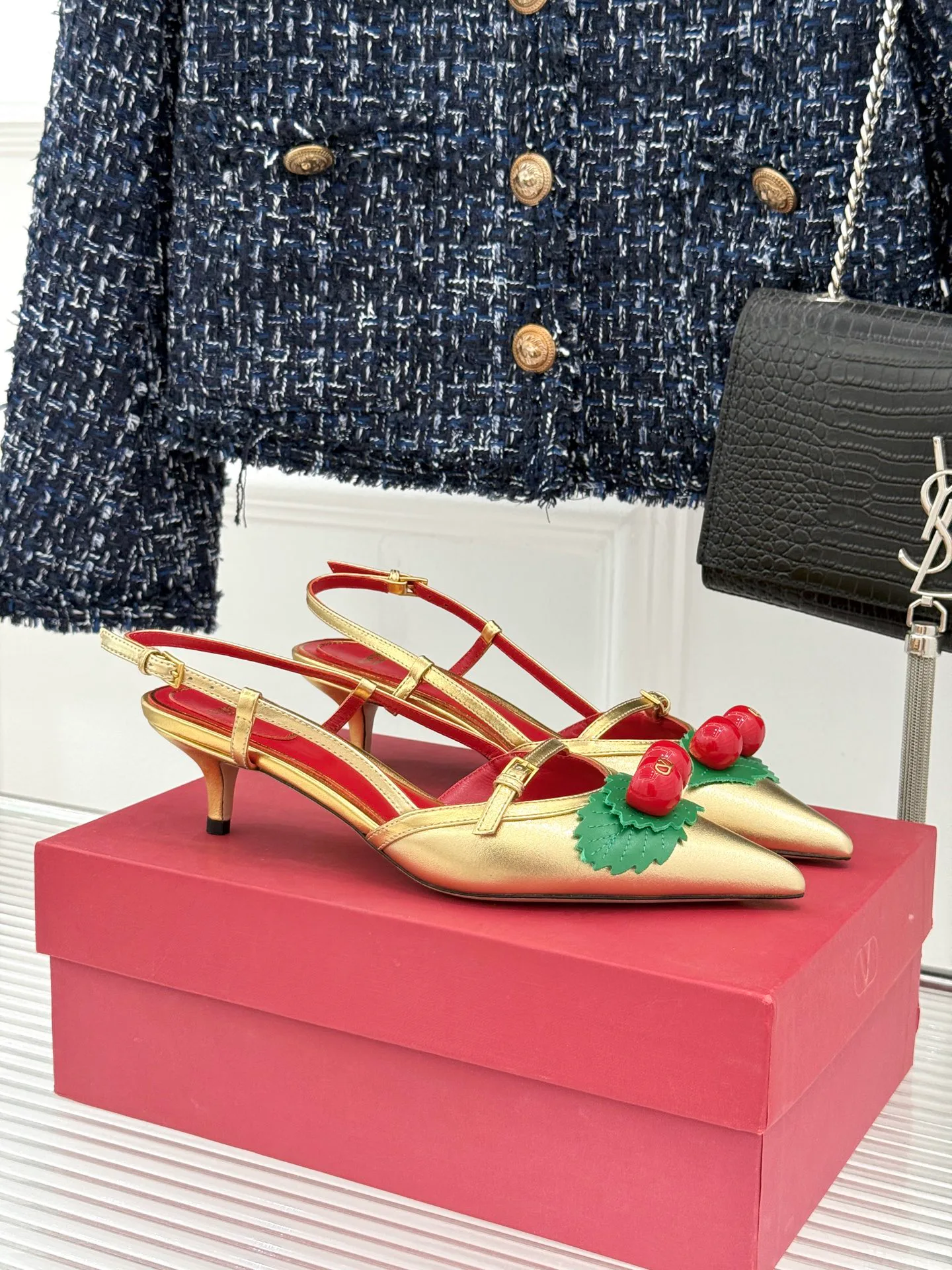 Босоножки Женские Valentino 16973356