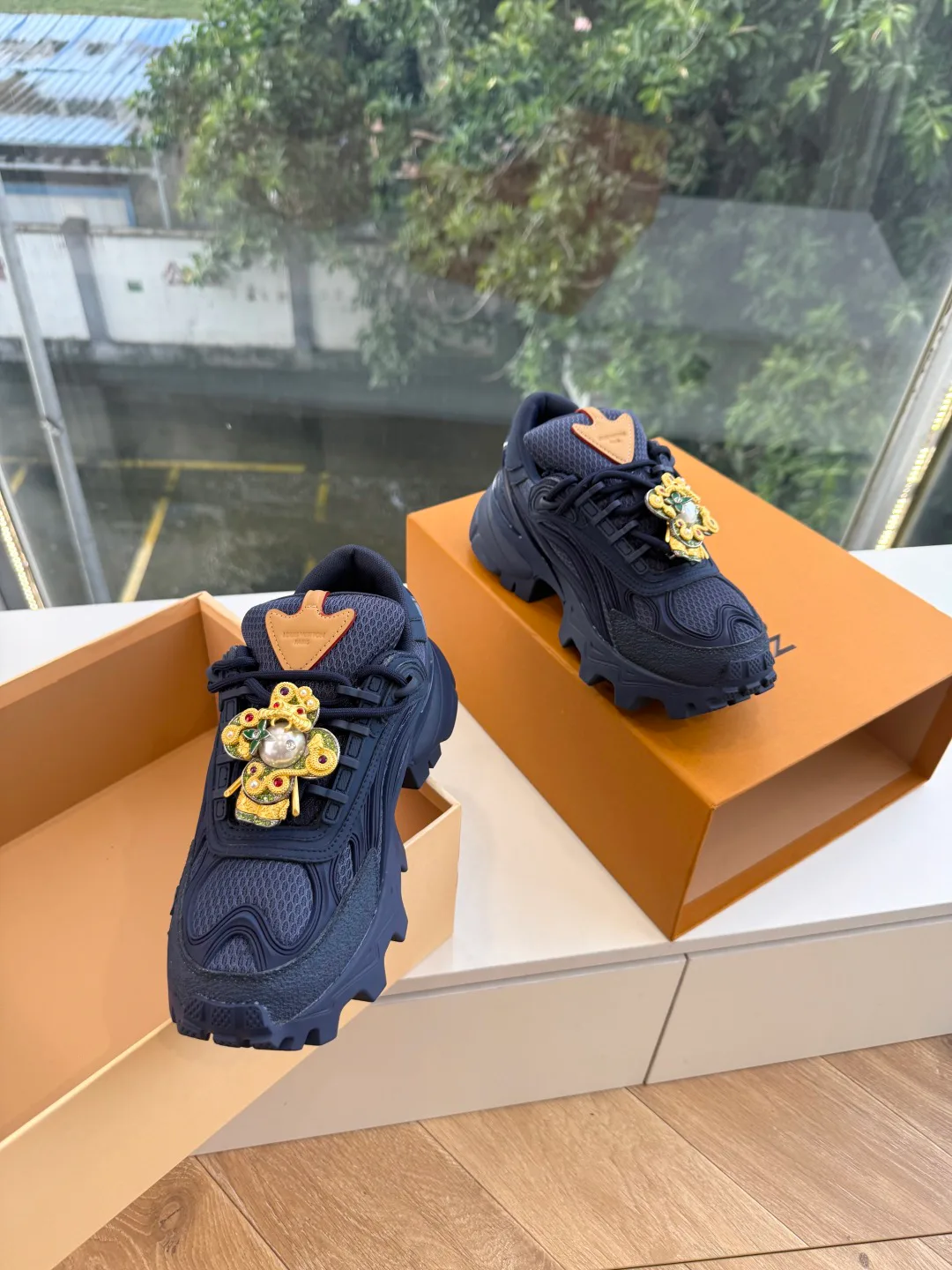 Кроссовки Женские Louis Vuitton 18053492