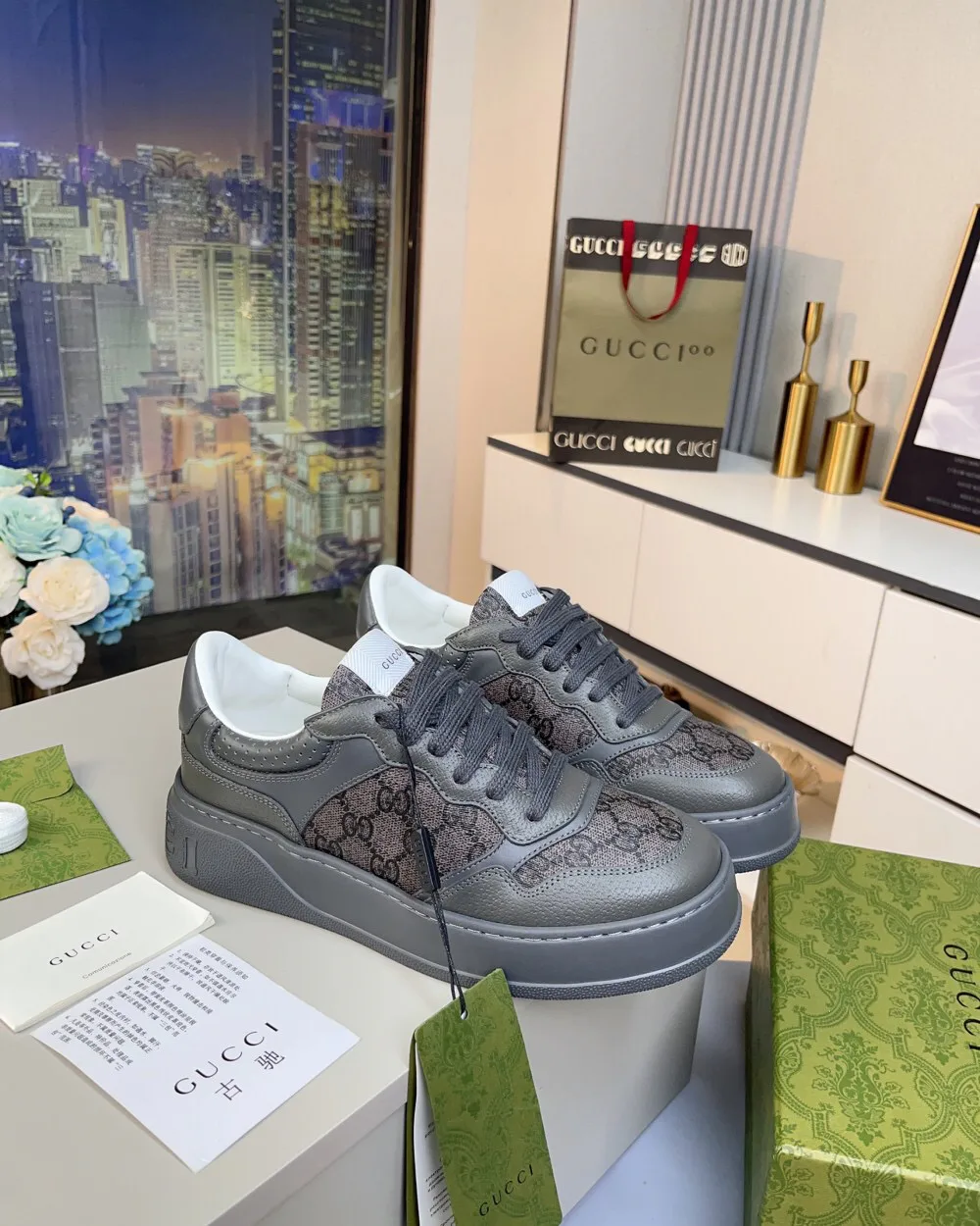 Кроссовки Женские Gucci 18369612