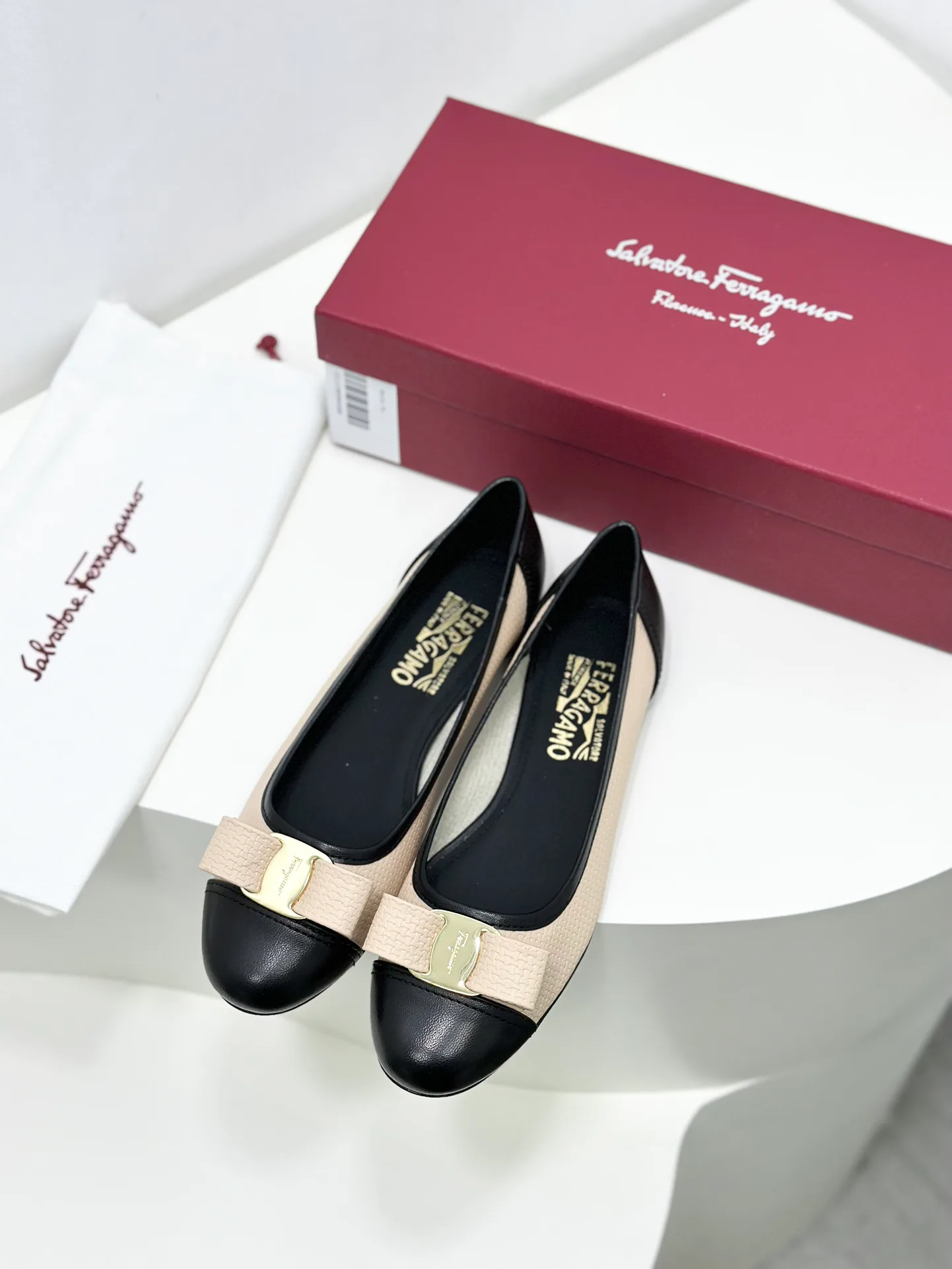 Балетки Женские Salvatore Ferragamo 11675479