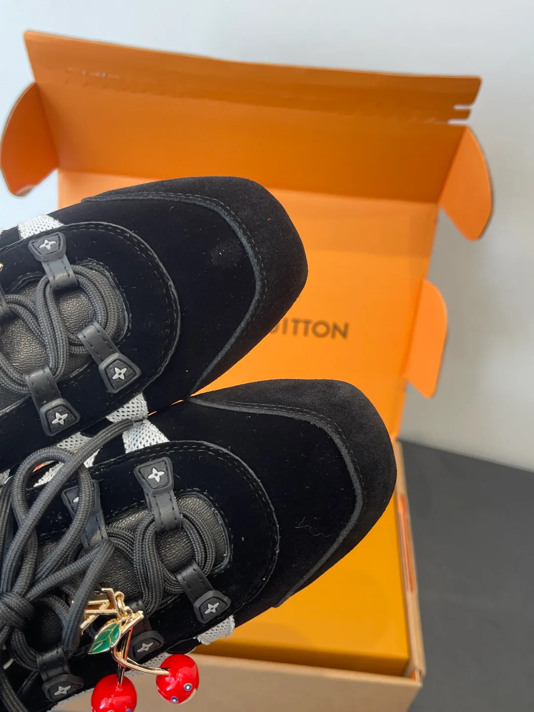 Кроссовки Женские Louis Vuitton 1595083