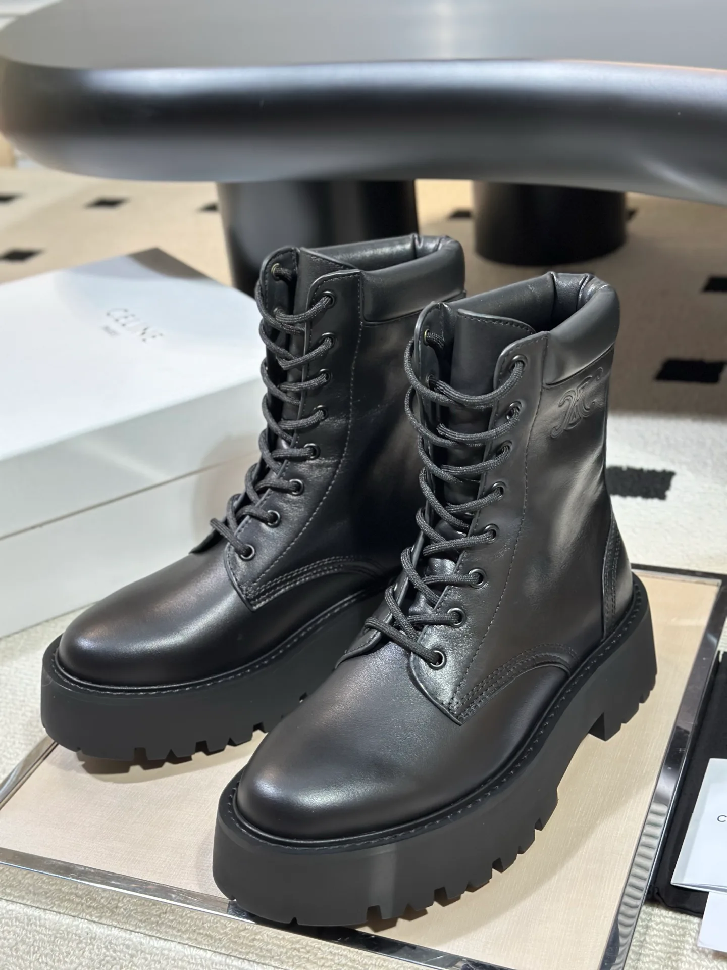 Ботинки Женские Celine 18041649