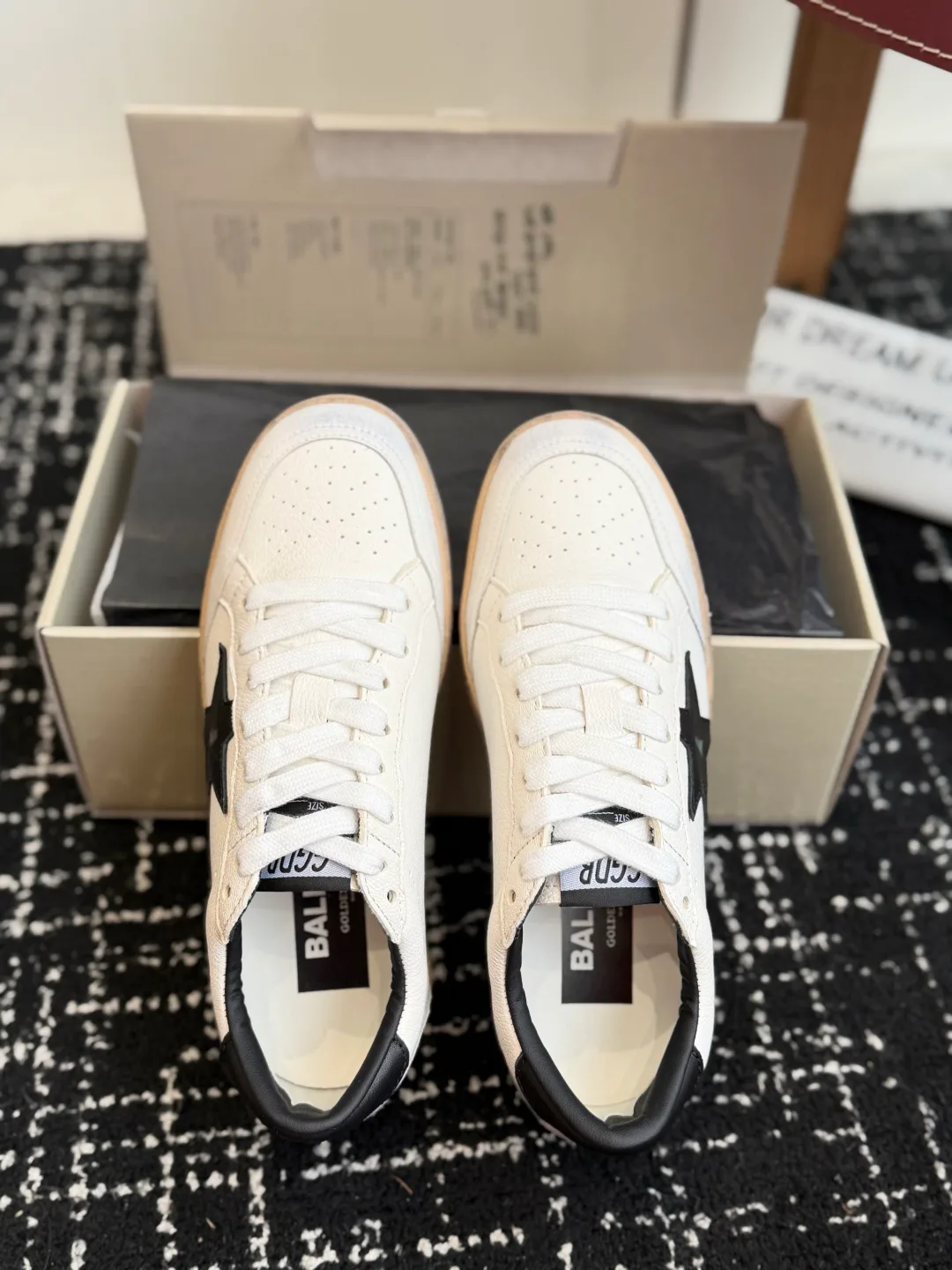 Кроссовки Женские Golden Goose 18305935