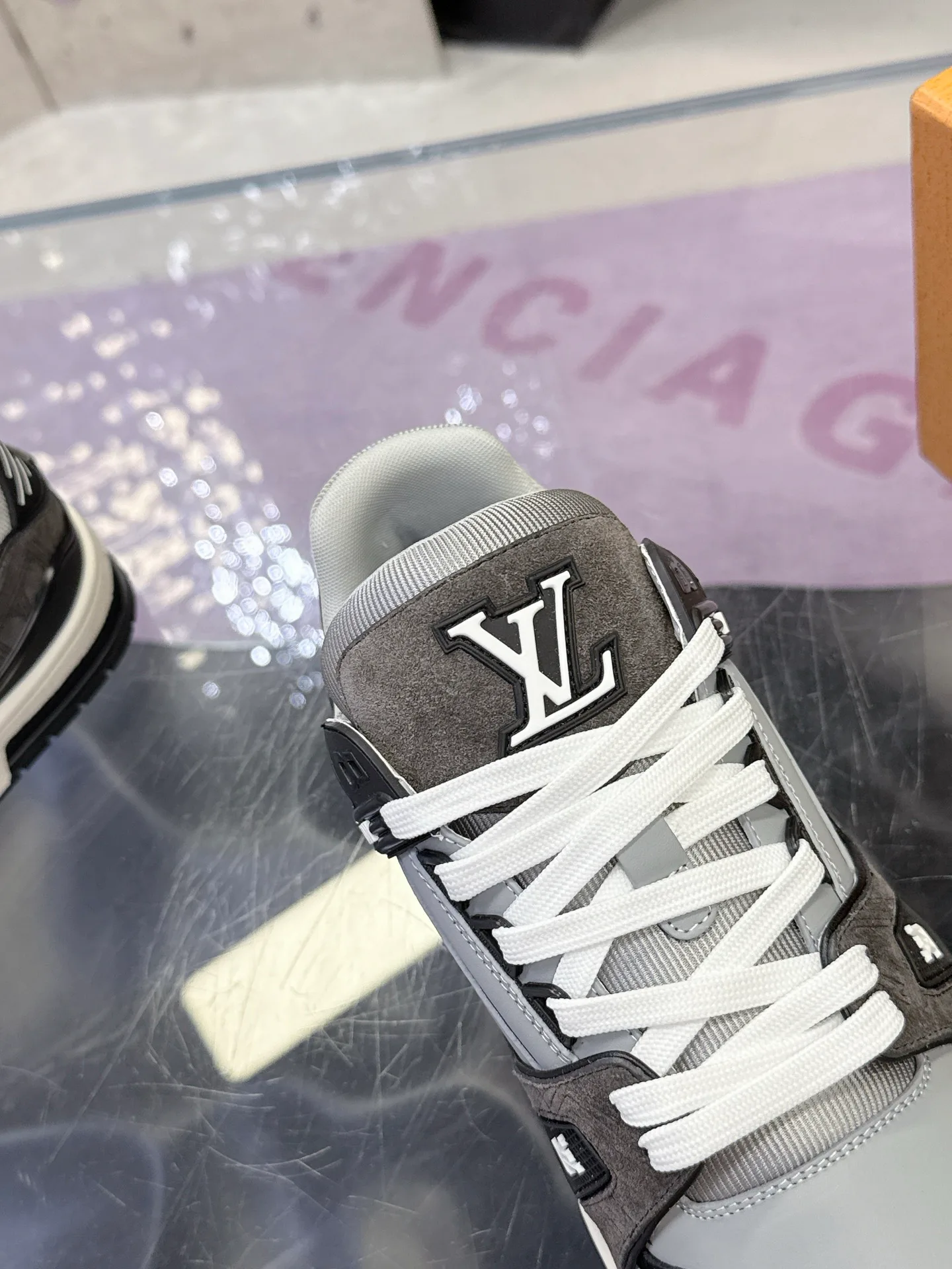 Кроссовки Женские Louis Vuitton 17930926