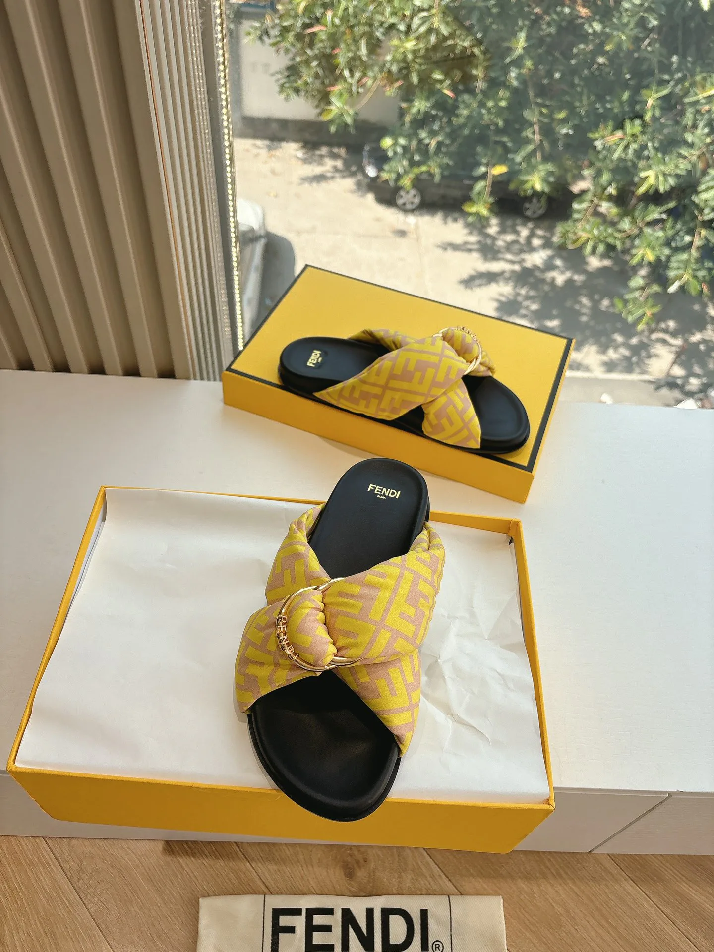 Шлепанцы Женские Fendi 26011