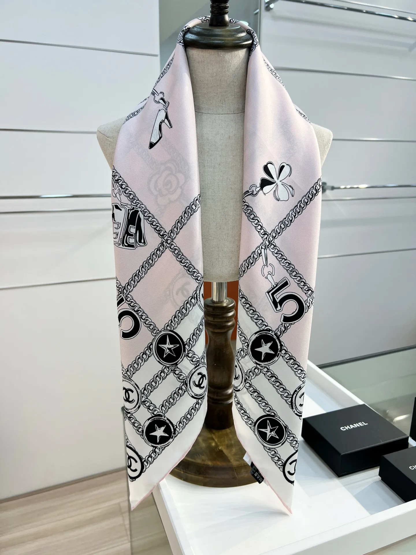 Шарфы Chanel 136908