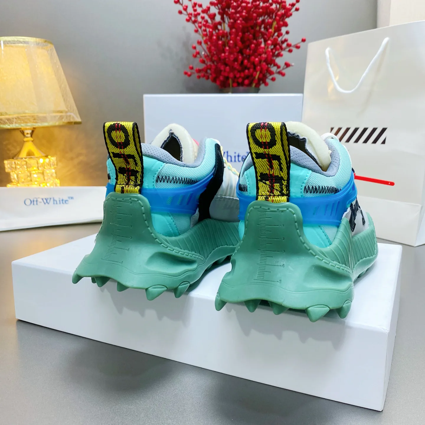 Кроссовки Женские Off-White 17530535