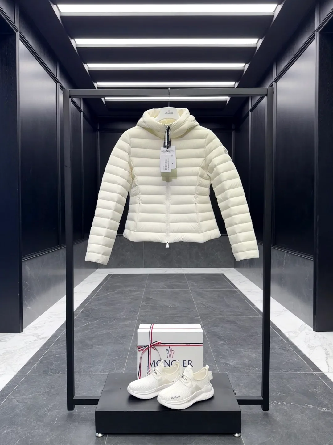 Куртки И Пуховики Женские Moncler 18129793