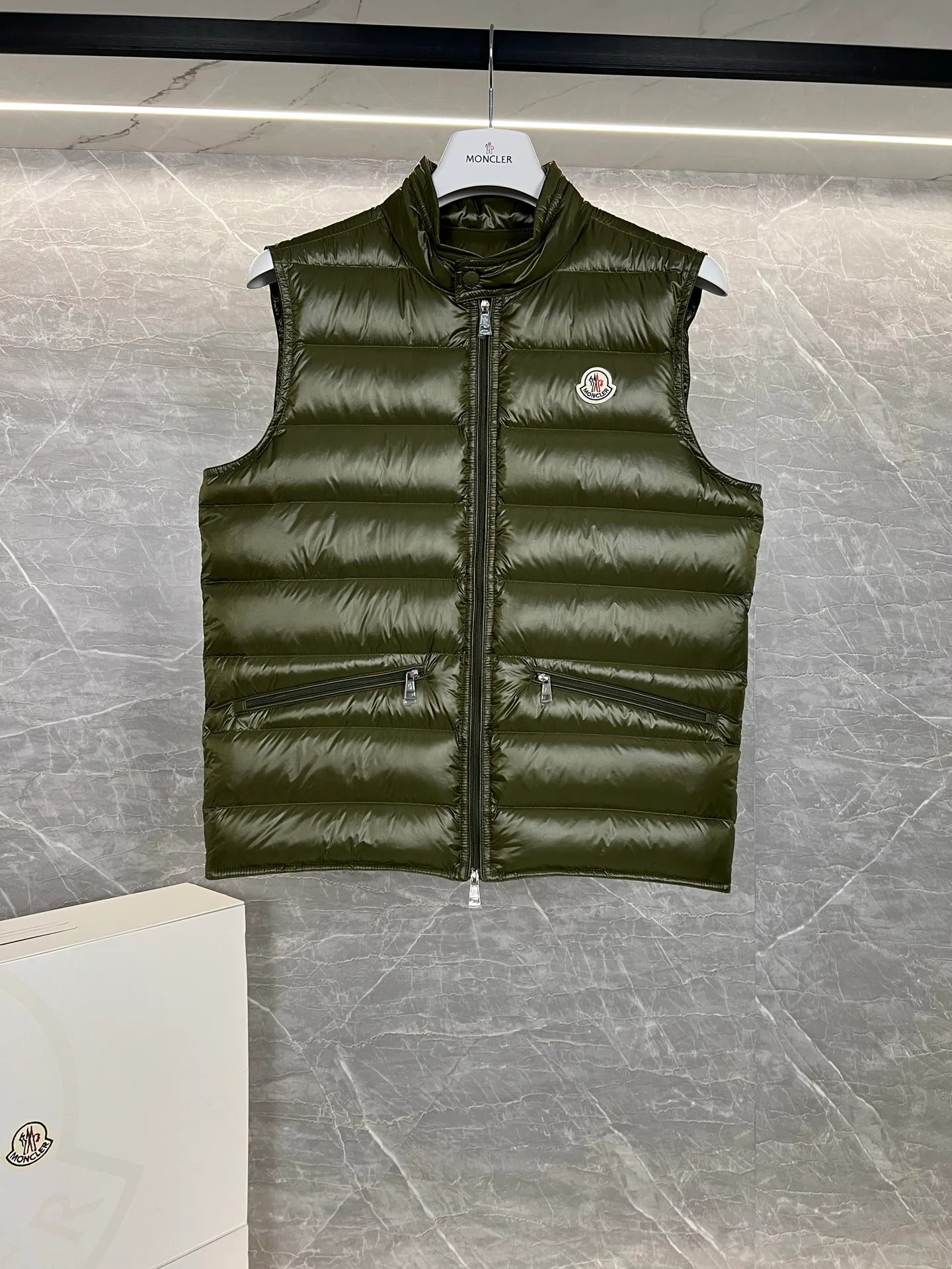 Жилеты Женские Moncler 18111329