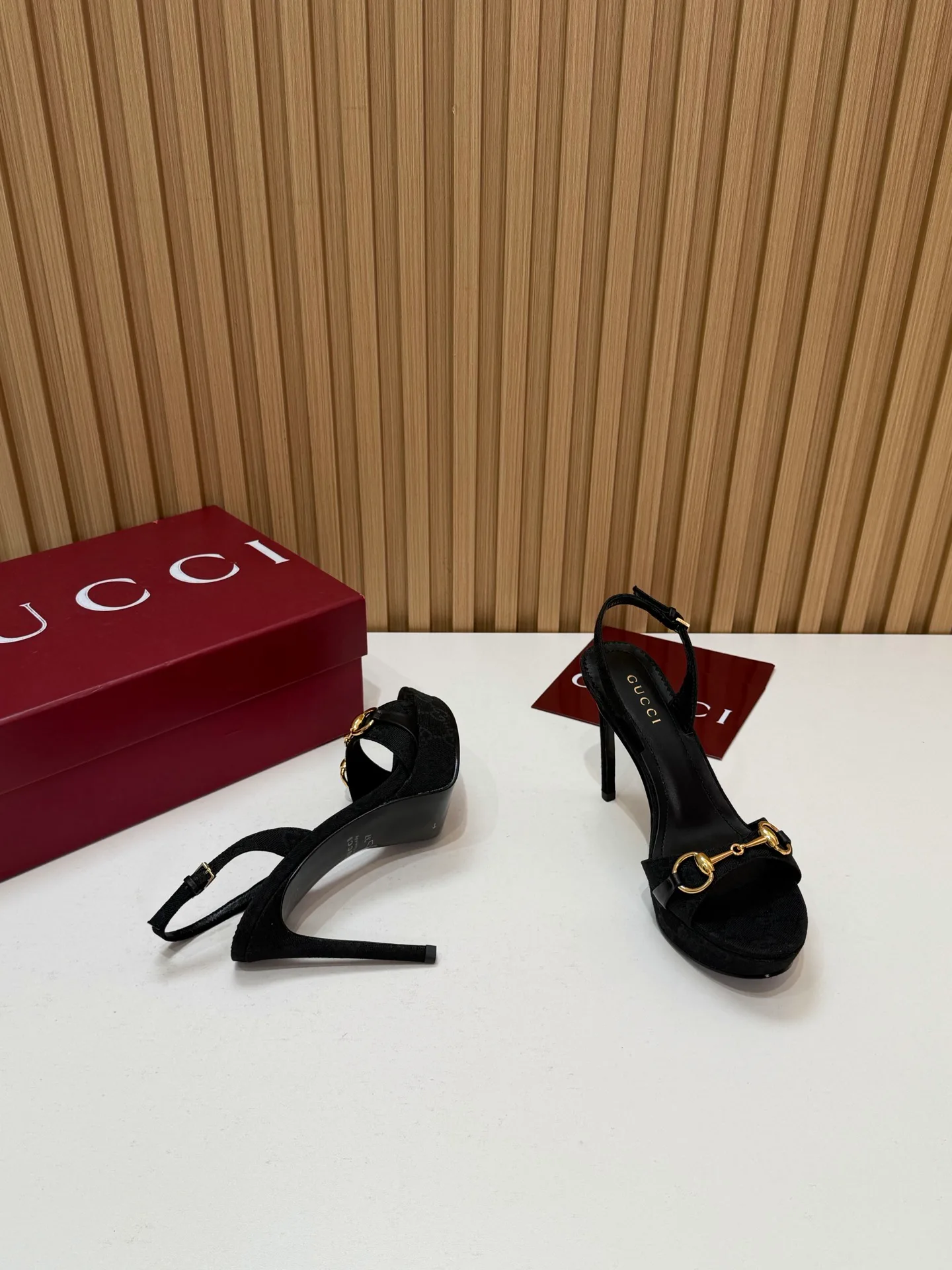 Босоножки Женские Gucci 18396268