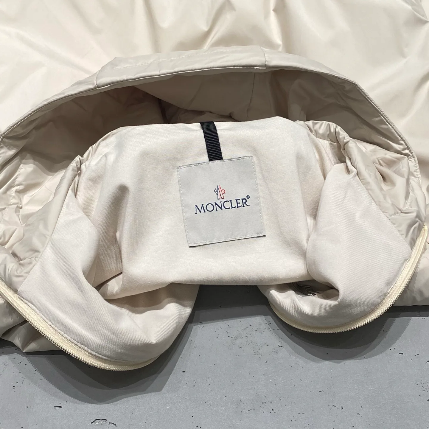 Куртки И Пуховики Мужские Moncler 18232573