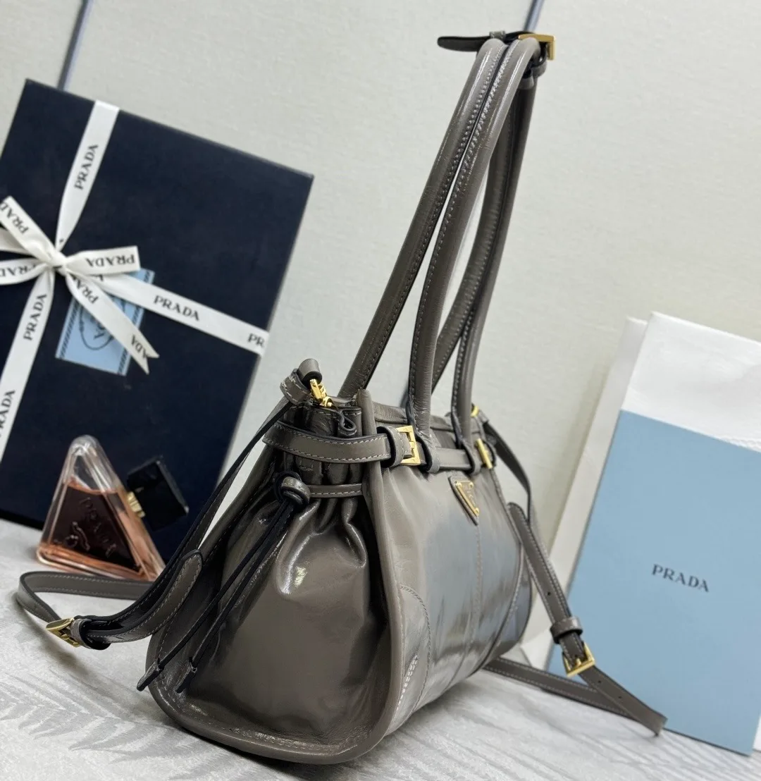 Классические Сумки Женские Prada 11462493