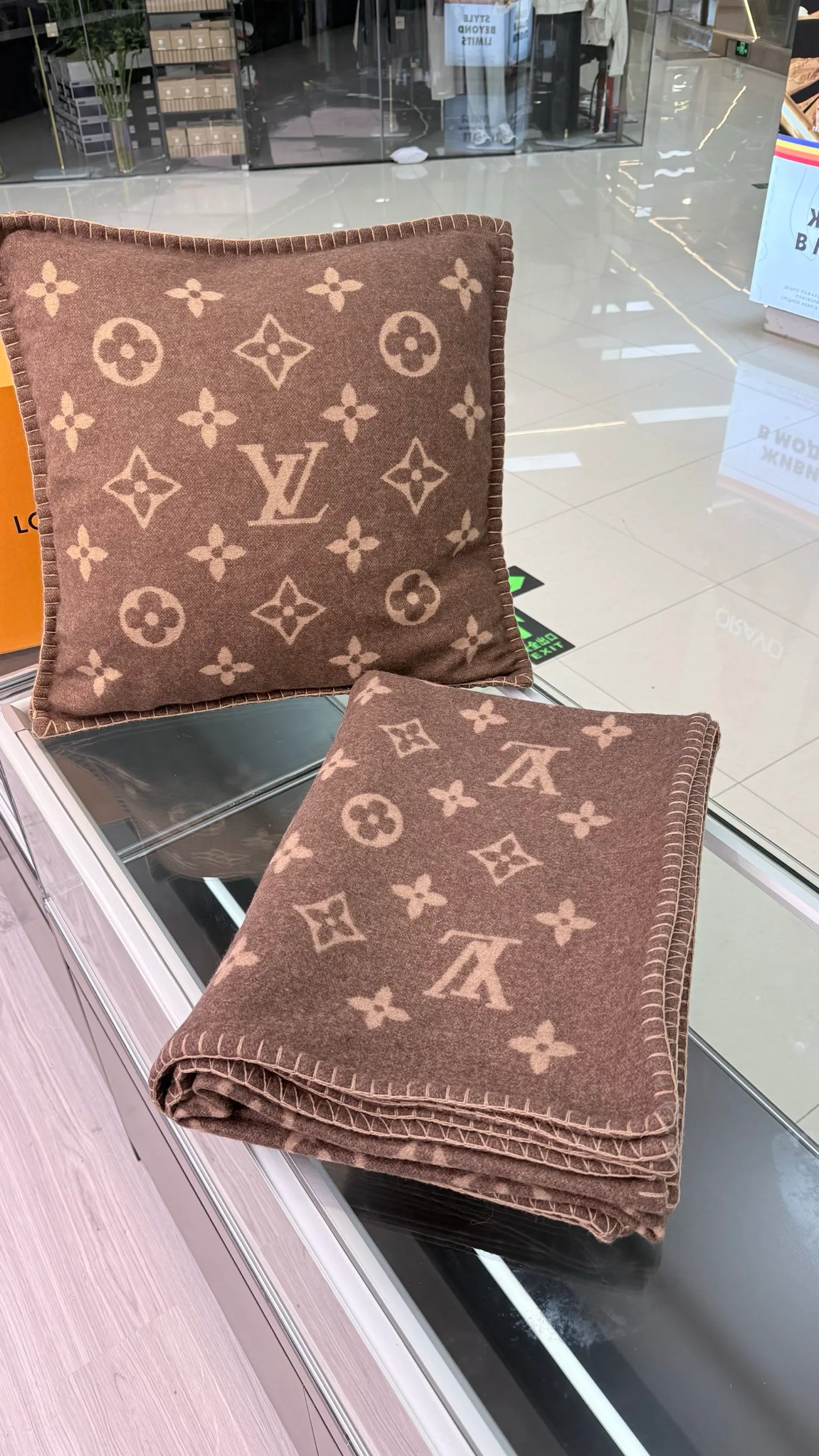 Текстиль Louis Vuitton 18002645