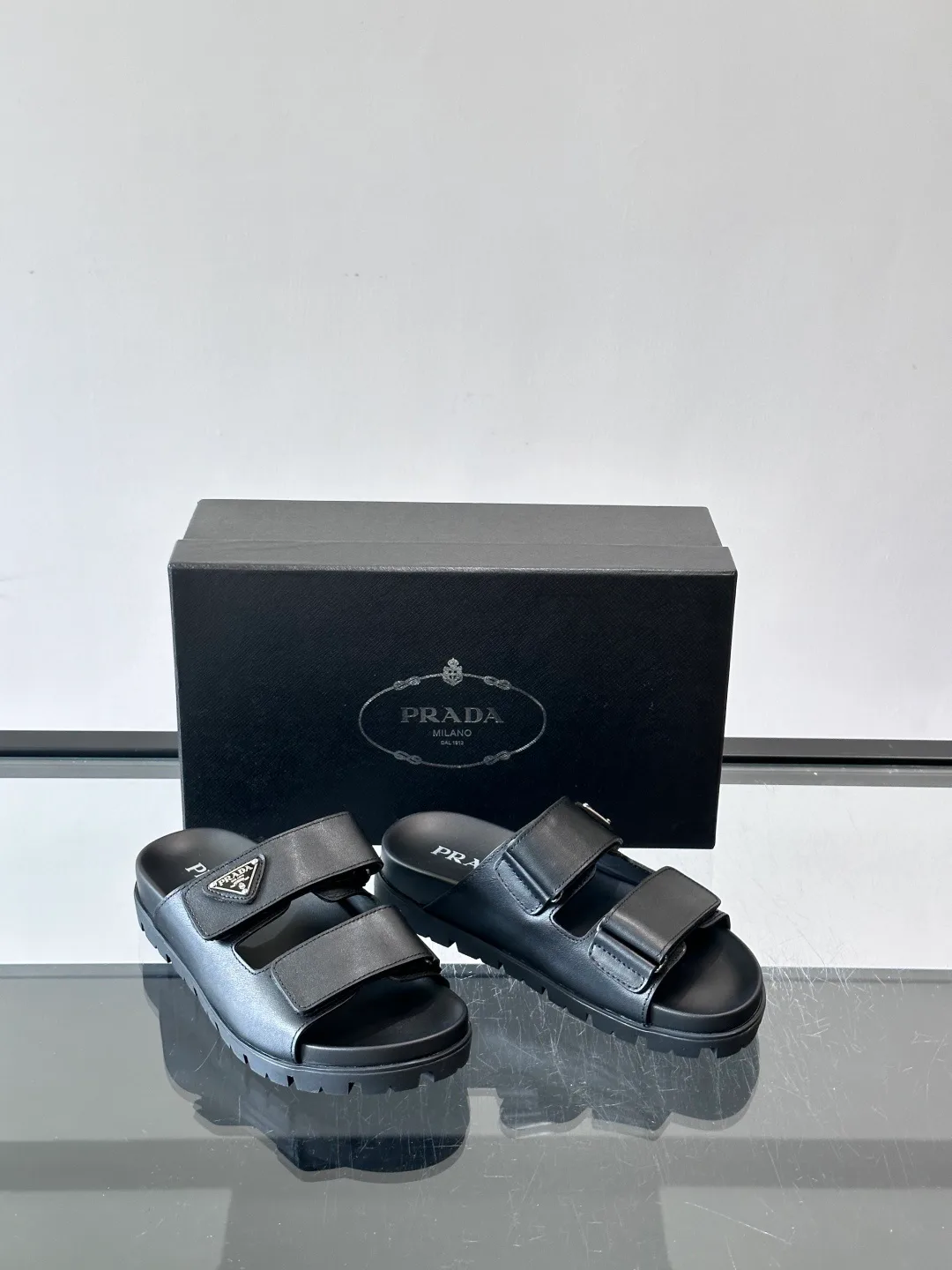 Шлепанцы Женские Prada 17689188