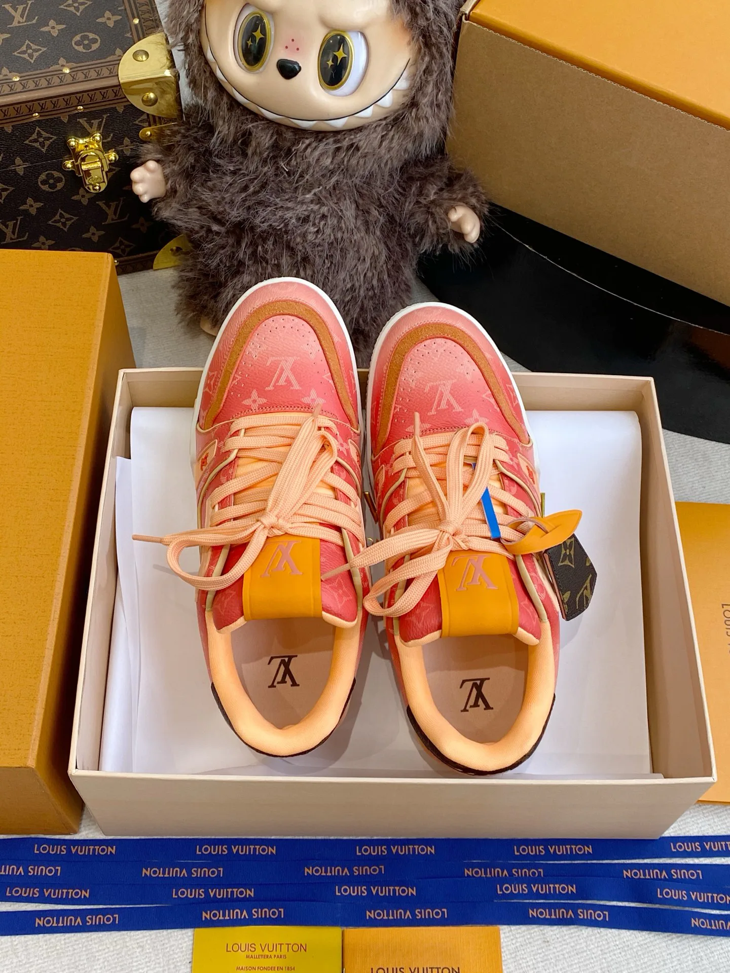 Кроссовки Женские Louis Vuitton 11679376